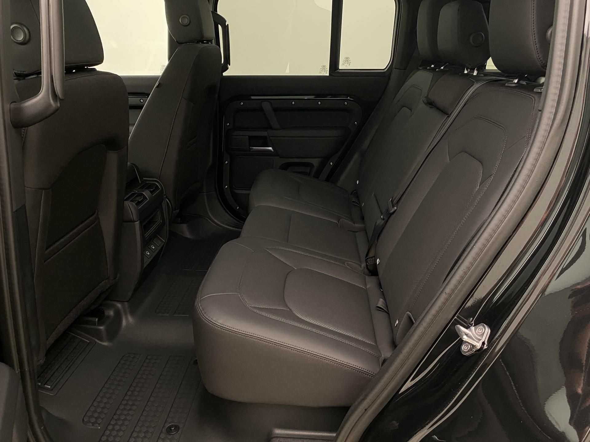 Land Rover Defender, 110 D200 S AWD AUT REZERVACE - fotka 5
