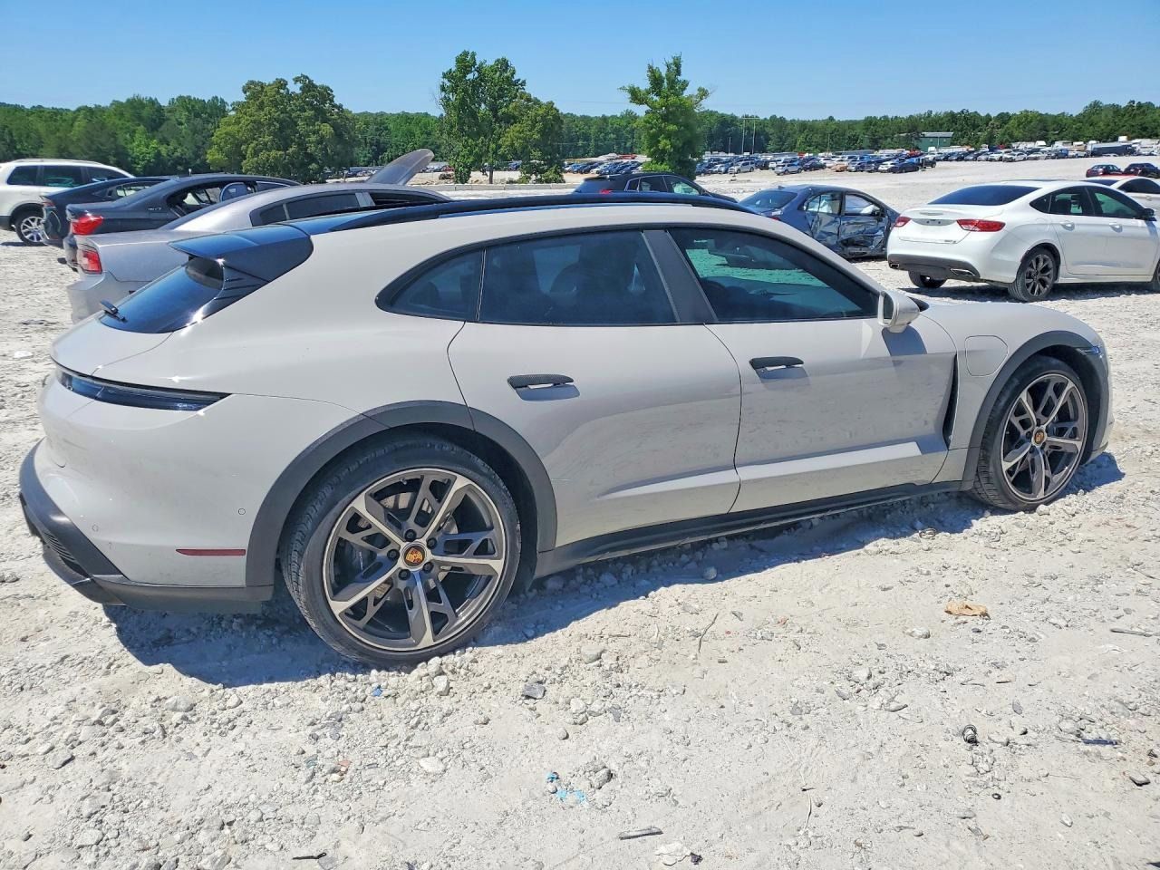 Porsche Taycan, Auto na cestě - fotka 4