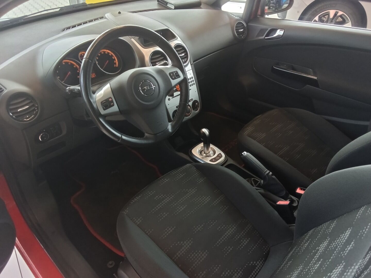 Opel Corsa, 1.2i 63KW AUT 2011 - fotka 6