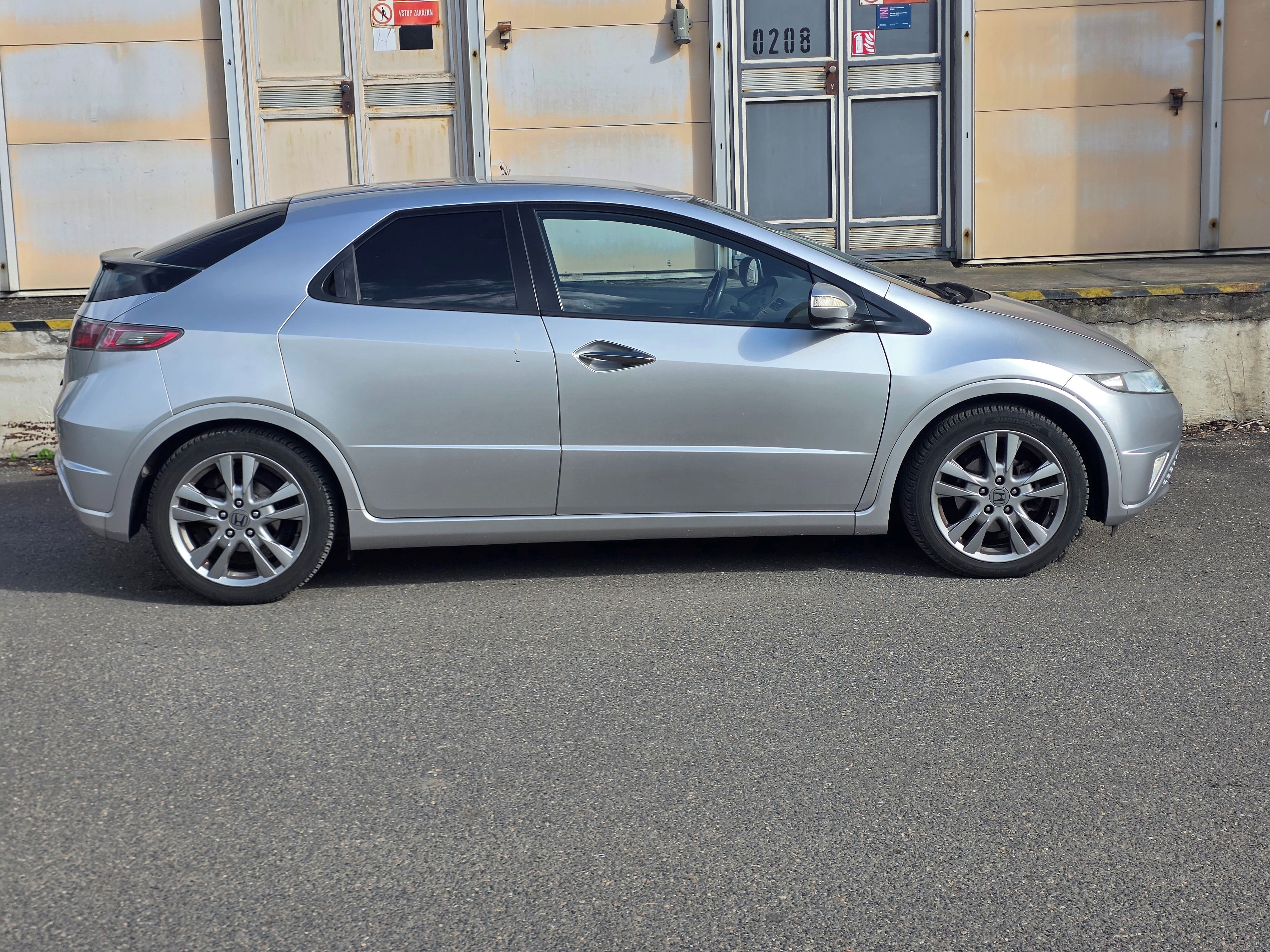 Honda Civic, Automat 1.8i-VTEC, 141.000km - fotka 6