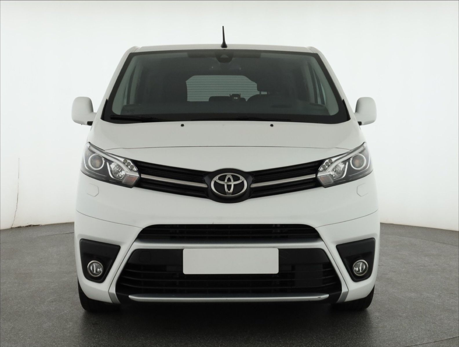 Toyota Proace Verso, 2.0 D-4D, Family, 5 míst - fotka 2