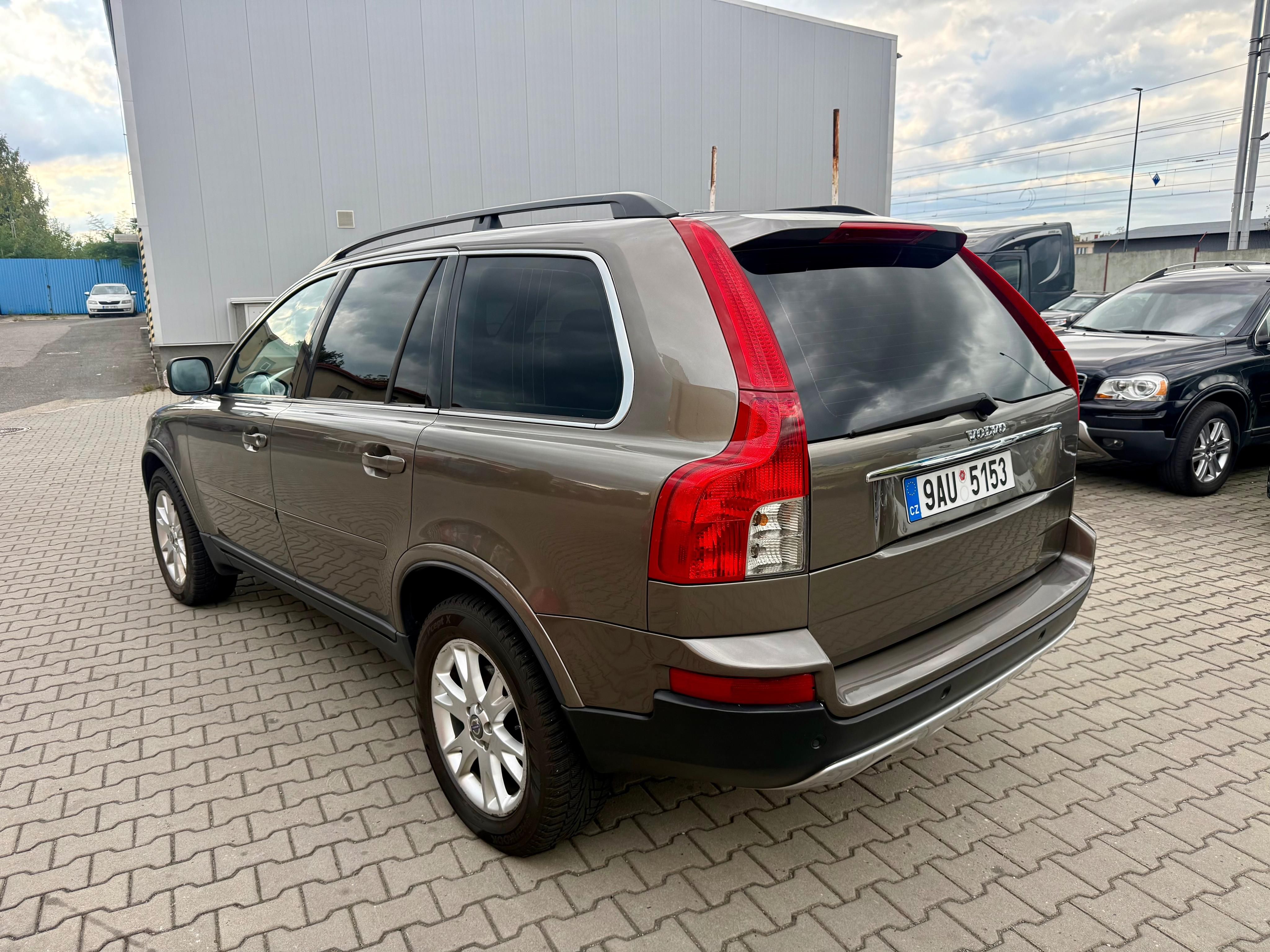 Volvo XC90, 2.4 D5 136kw Momentum. 7 míst - fotka 5