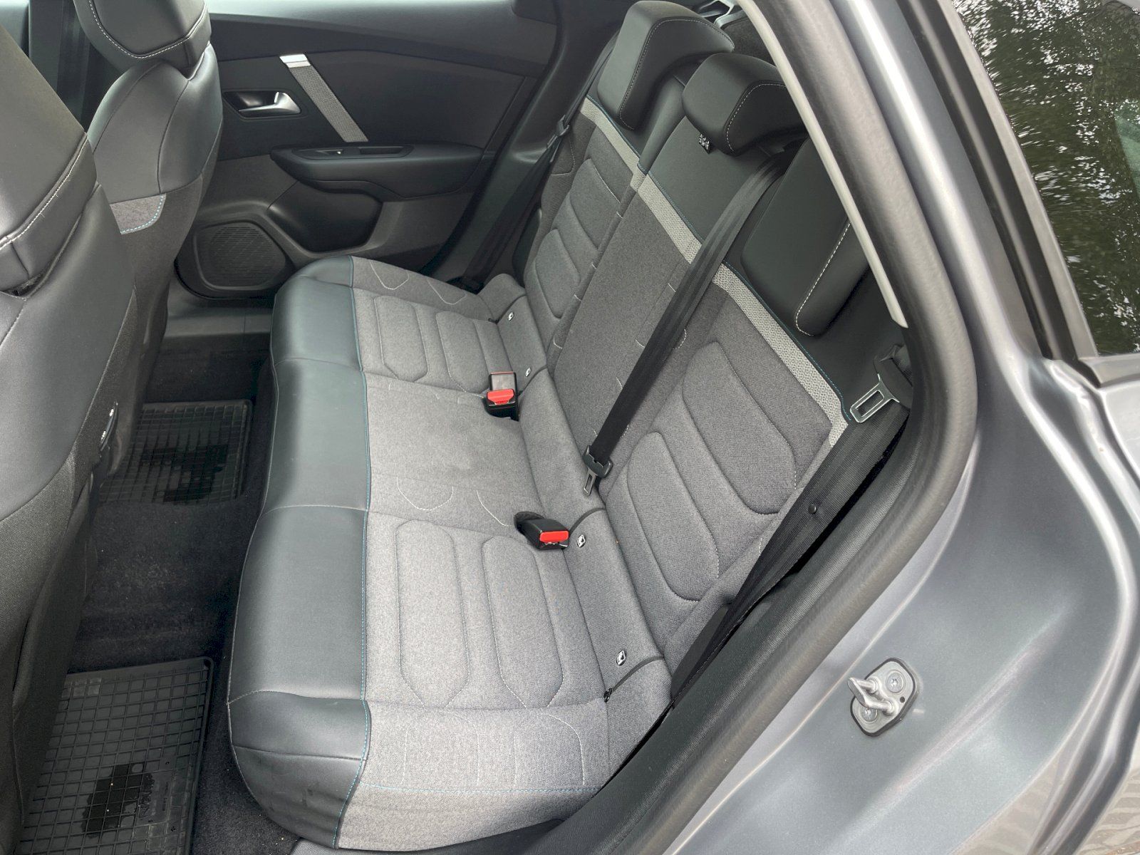 Citroën C4, AUT 1.2 PureTech / 96 kW Feel - fotka 6