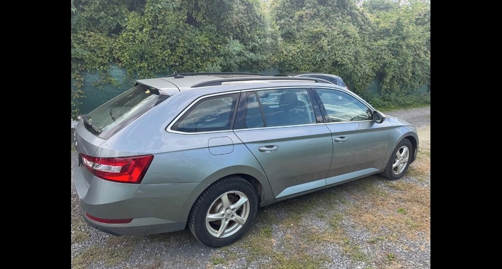 Škoda Superb, Skoda Superb Combi 2.0 TDI Amb - fotka 5