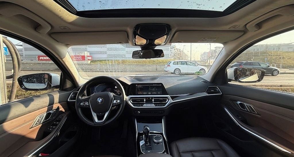 BMW Řada 3, 320d xDrive - fotka 2