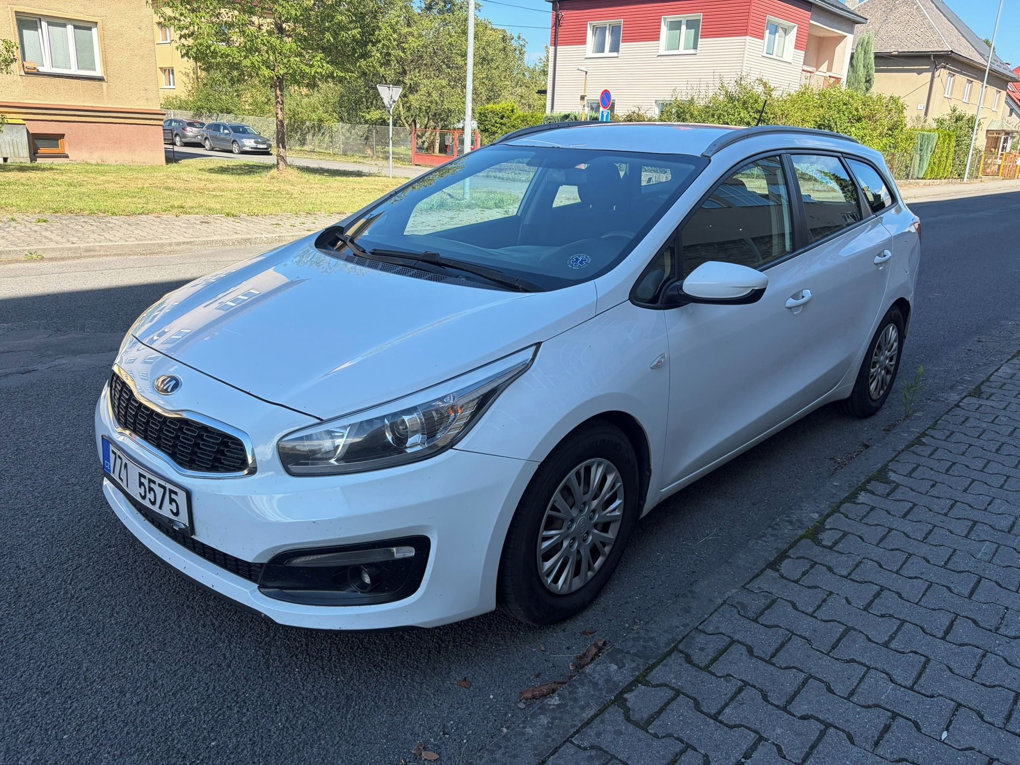 Kia Cee´d, 1.4 CRDi kombi - fotka 6