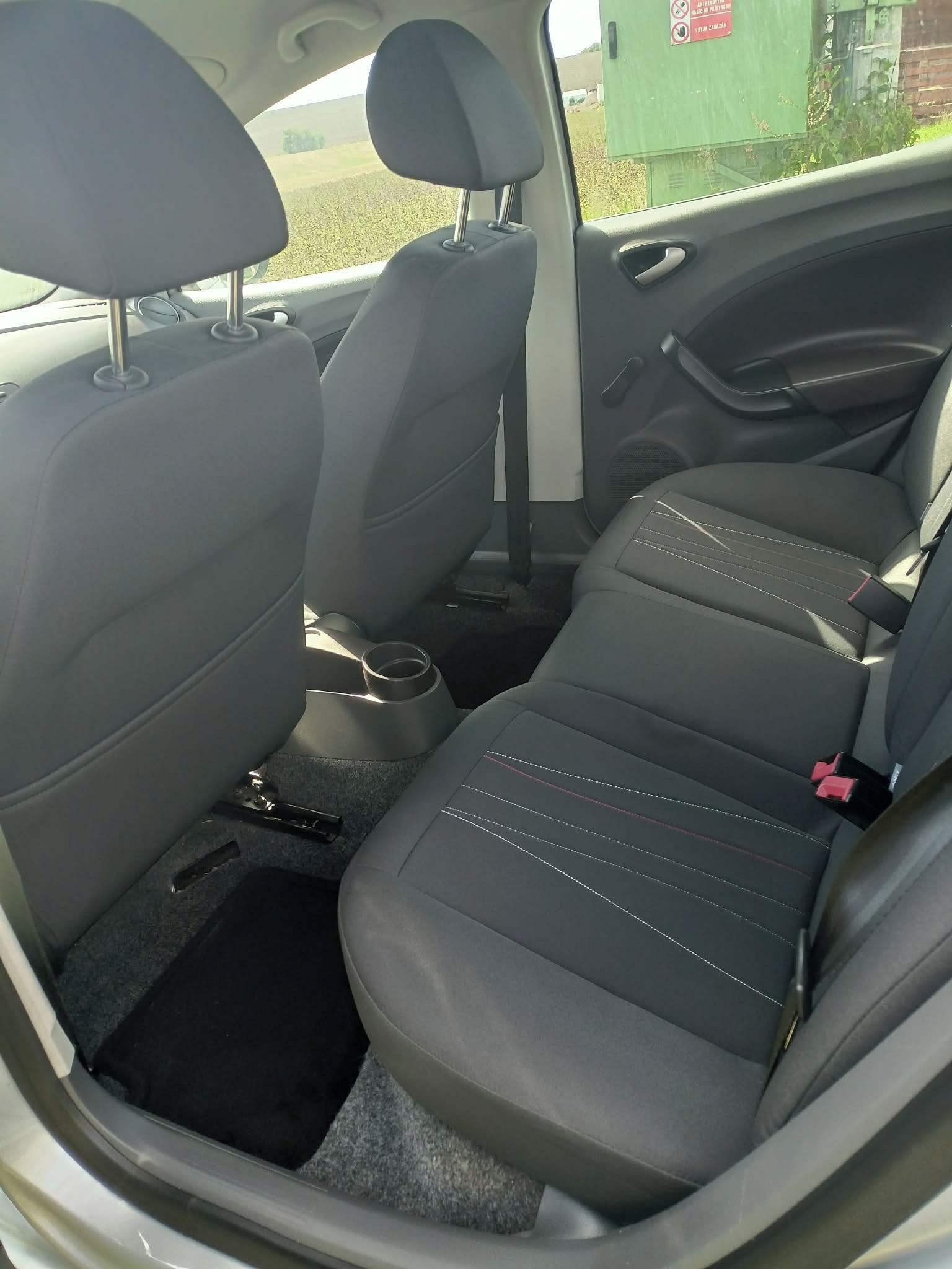 Seat Ibiza, Seat Ibiza 1.4. - 1.majitel - fotka 4
