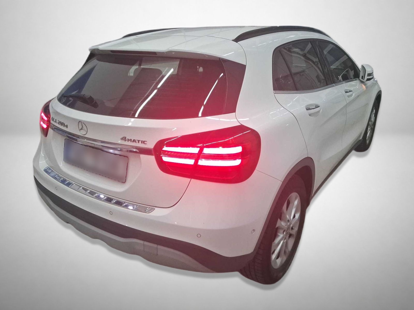Mercedes-Benz GLA, 200 d 4MATIC, 4X4, Automat - fotka 2