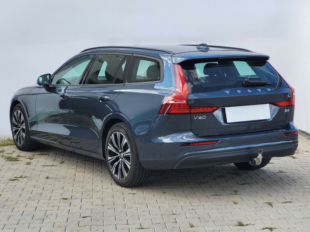 Volvo V60, CORE B4 FWD 145kW - fotka 4
