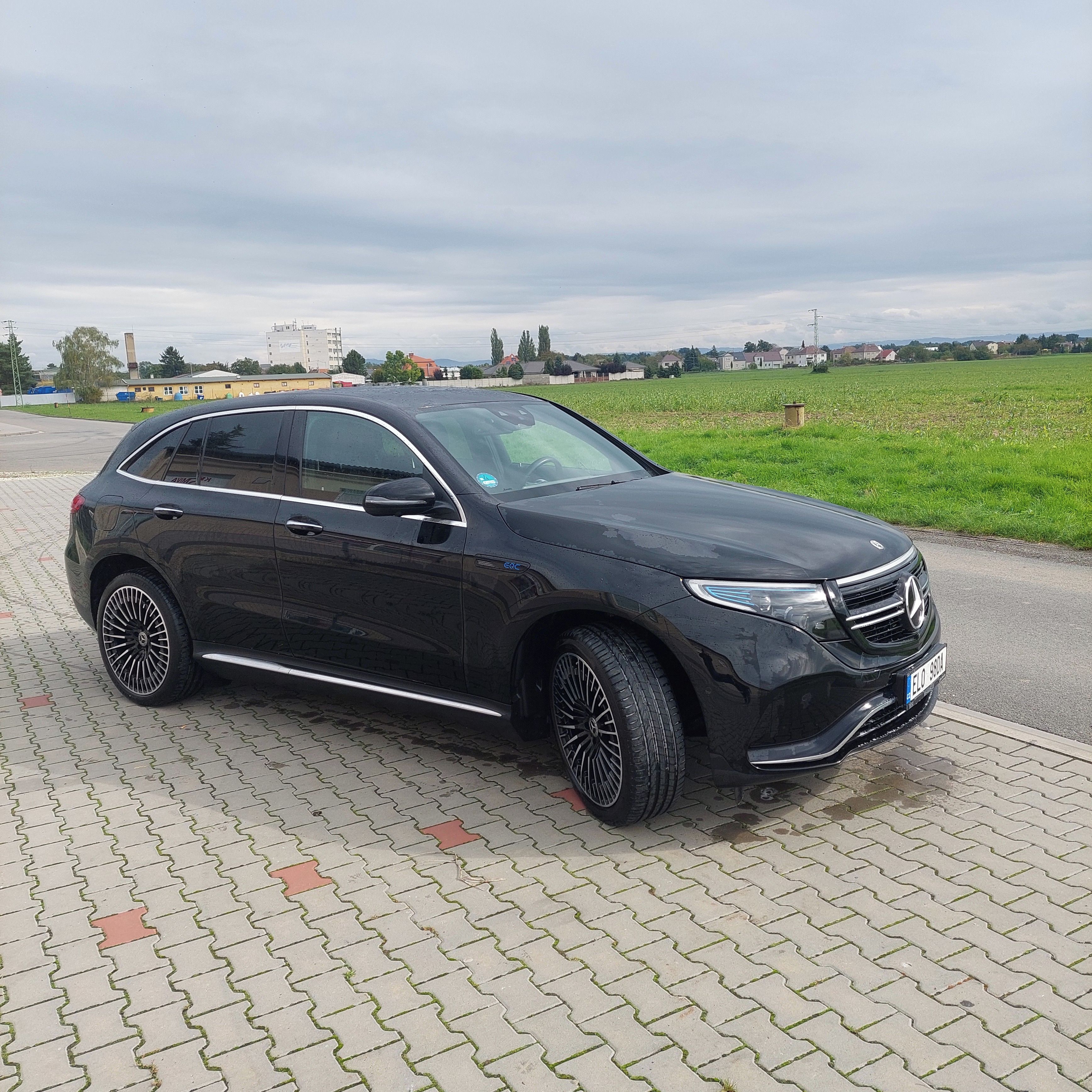 Mercedes-Benz EQC, Prodam hezky vuz