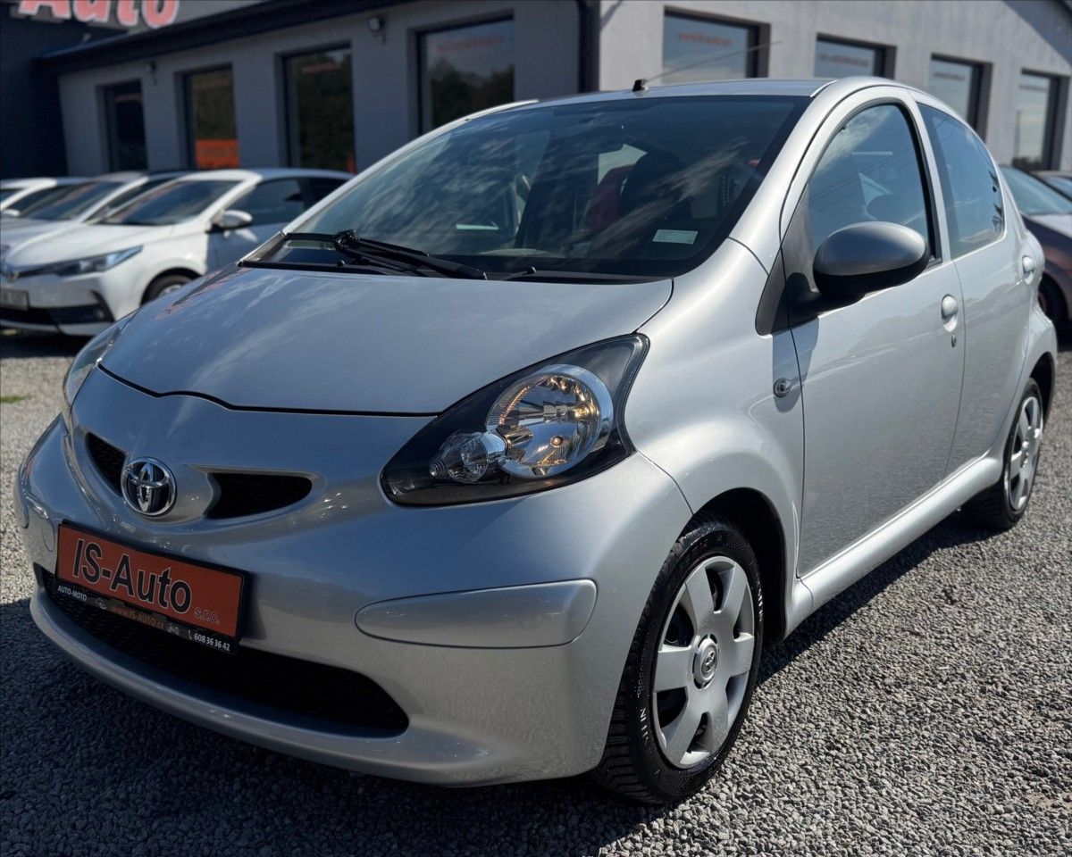 Toyota Aygo, 1,0 44300 KM - fotka 2