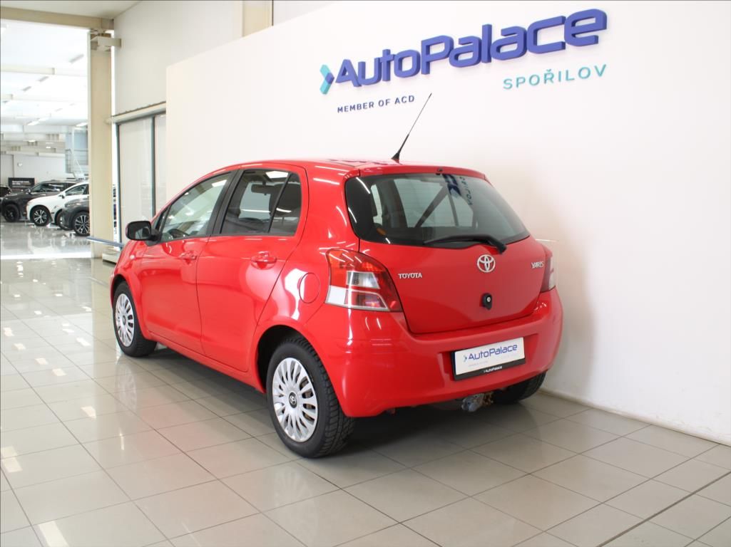 Toyota Yaris, 1,3 i 73kW 2.maj.ČR STK - fotka 3
