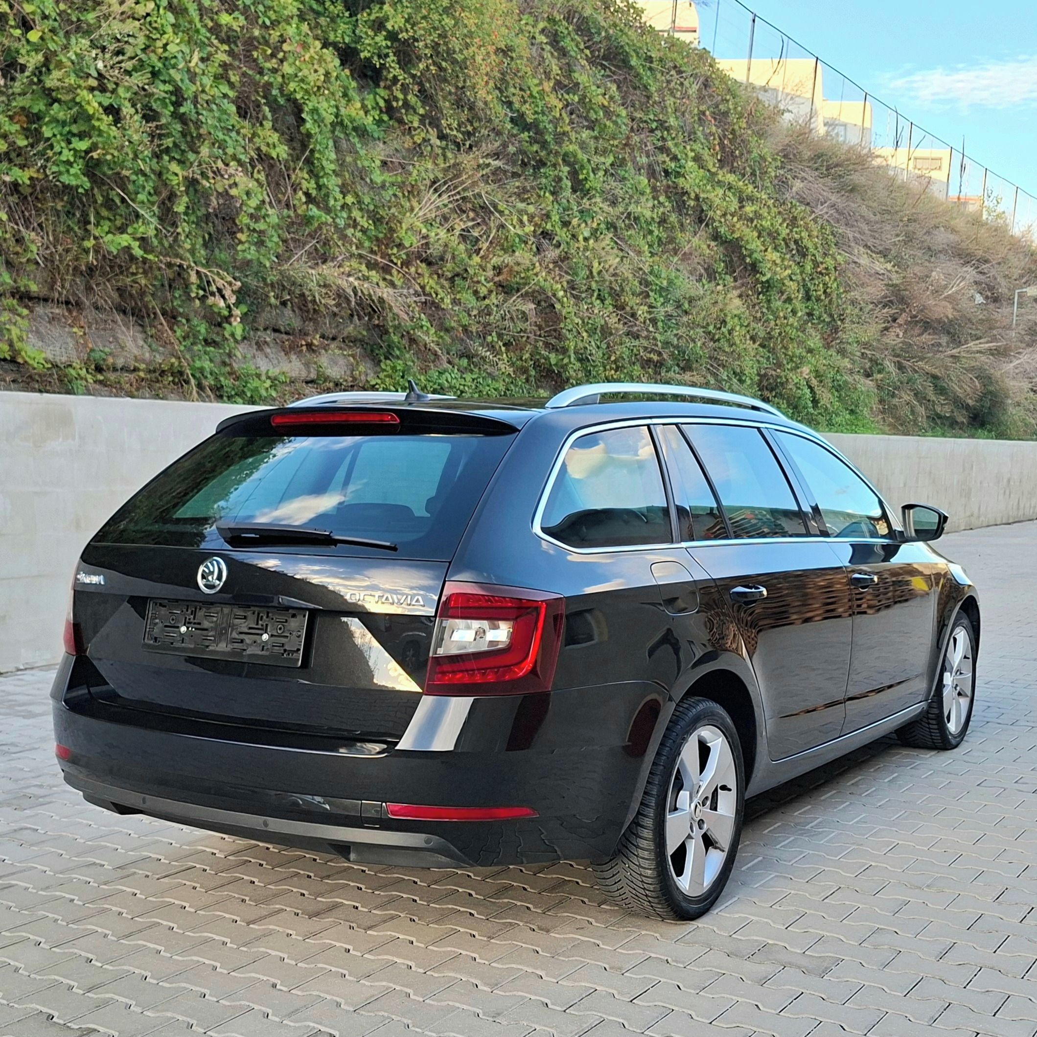 Škoda Octavia, 1.4 TSI 110kW FULL LED - fotka 4