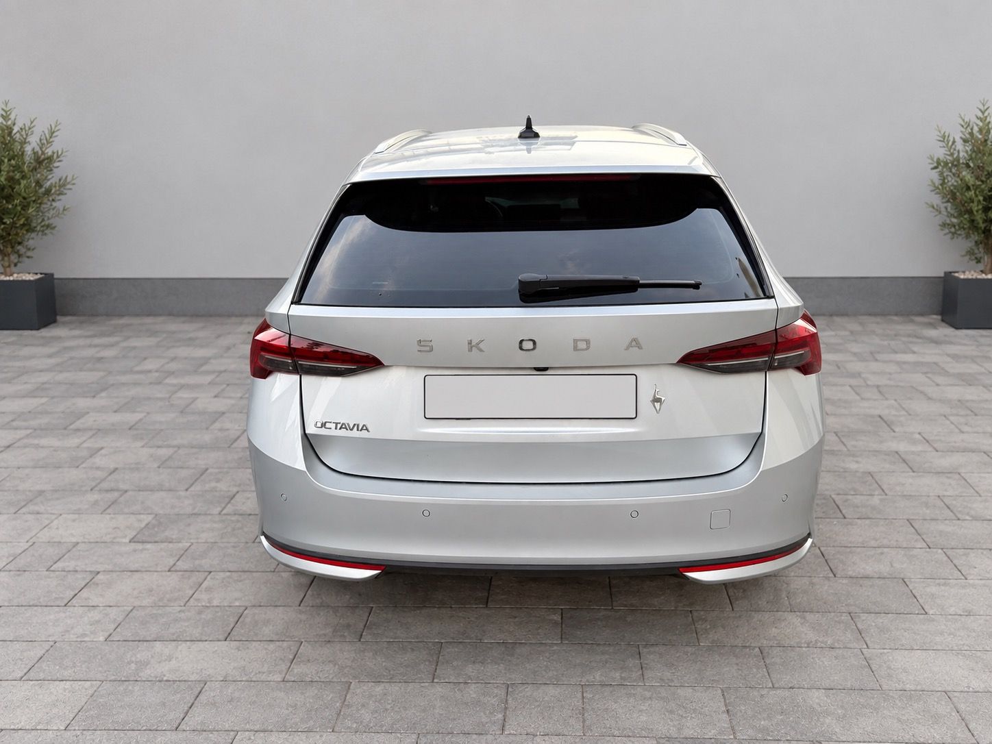 Škoda Octavia, 2.0 TDI DSG Exclusive Select - fotka 2