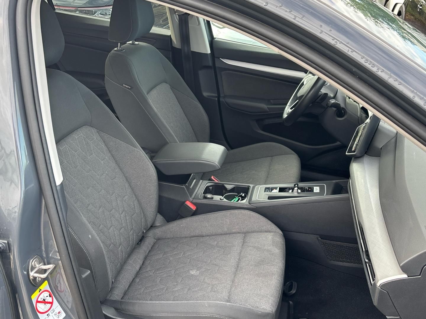 Volkswagen Golf, 1.5 eTSi / 85 kW Life DSG - fotka 6