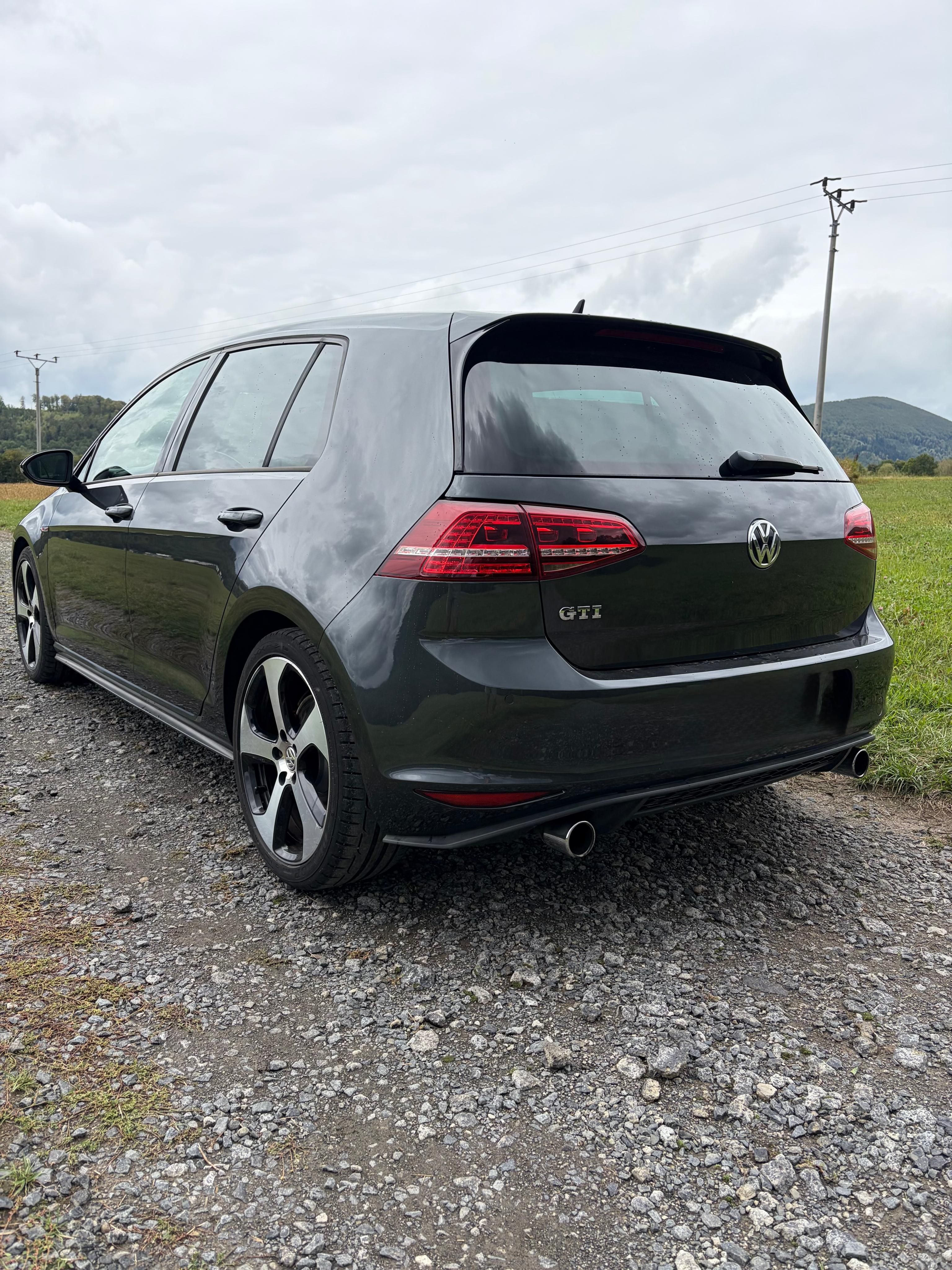 Volkswagen Golf, 7 GTI 2.0 TSI 162KW MANUÁL - fotka 5