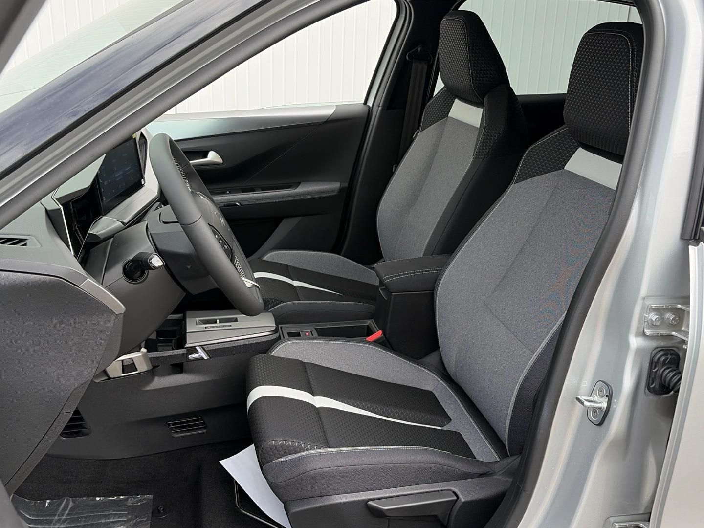 Opel Frontera, 1.2Hybrid Turbo 110k 81kW GS - fotka 6