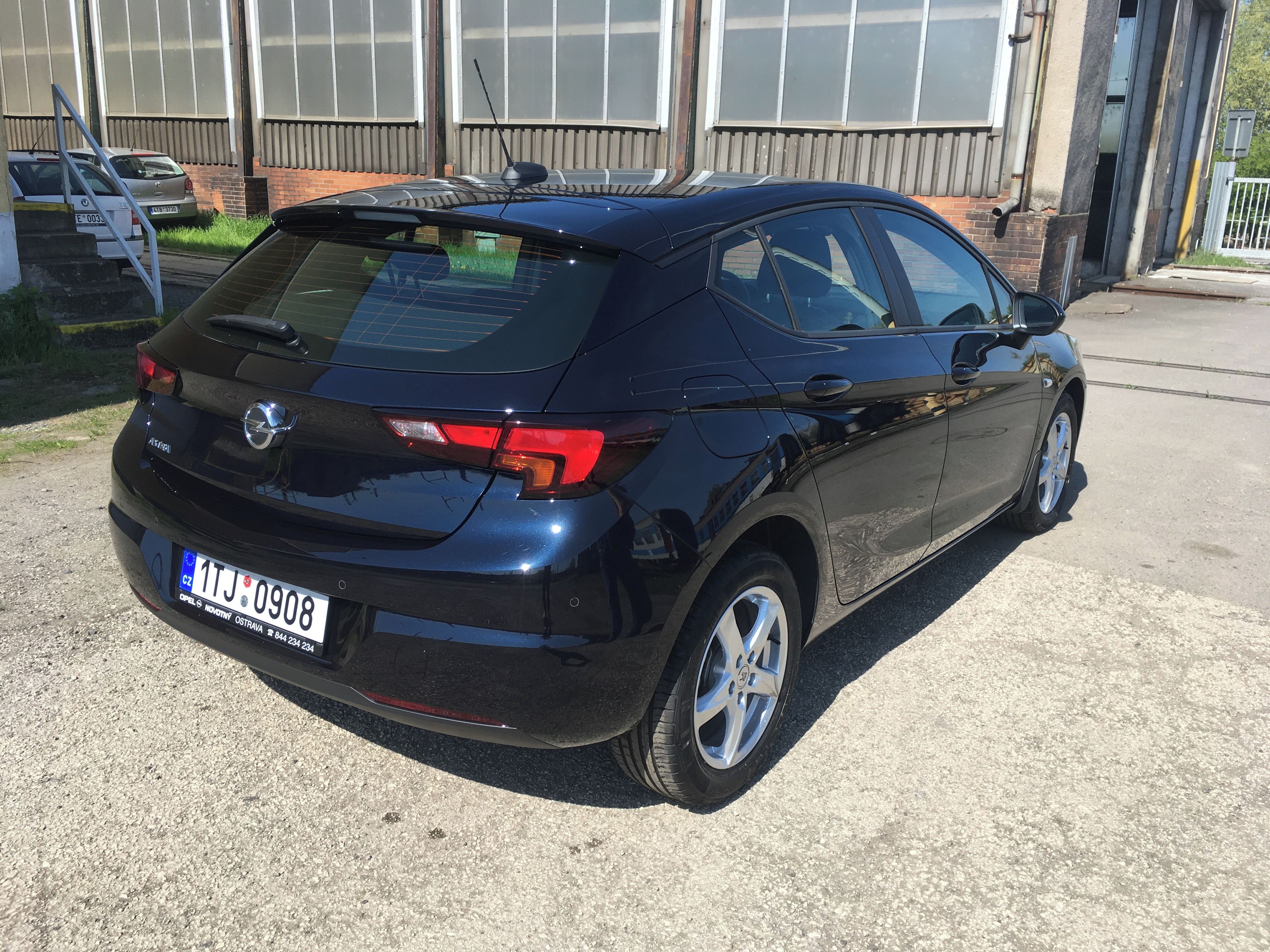 Opel Astra, 1,4 74 kw, 102 000 tis. km - fotka 2