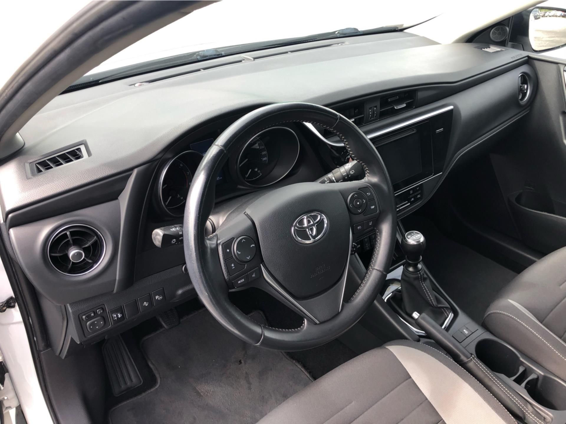 Toyota Auris, 1.6 i Valvematic - fotka 5