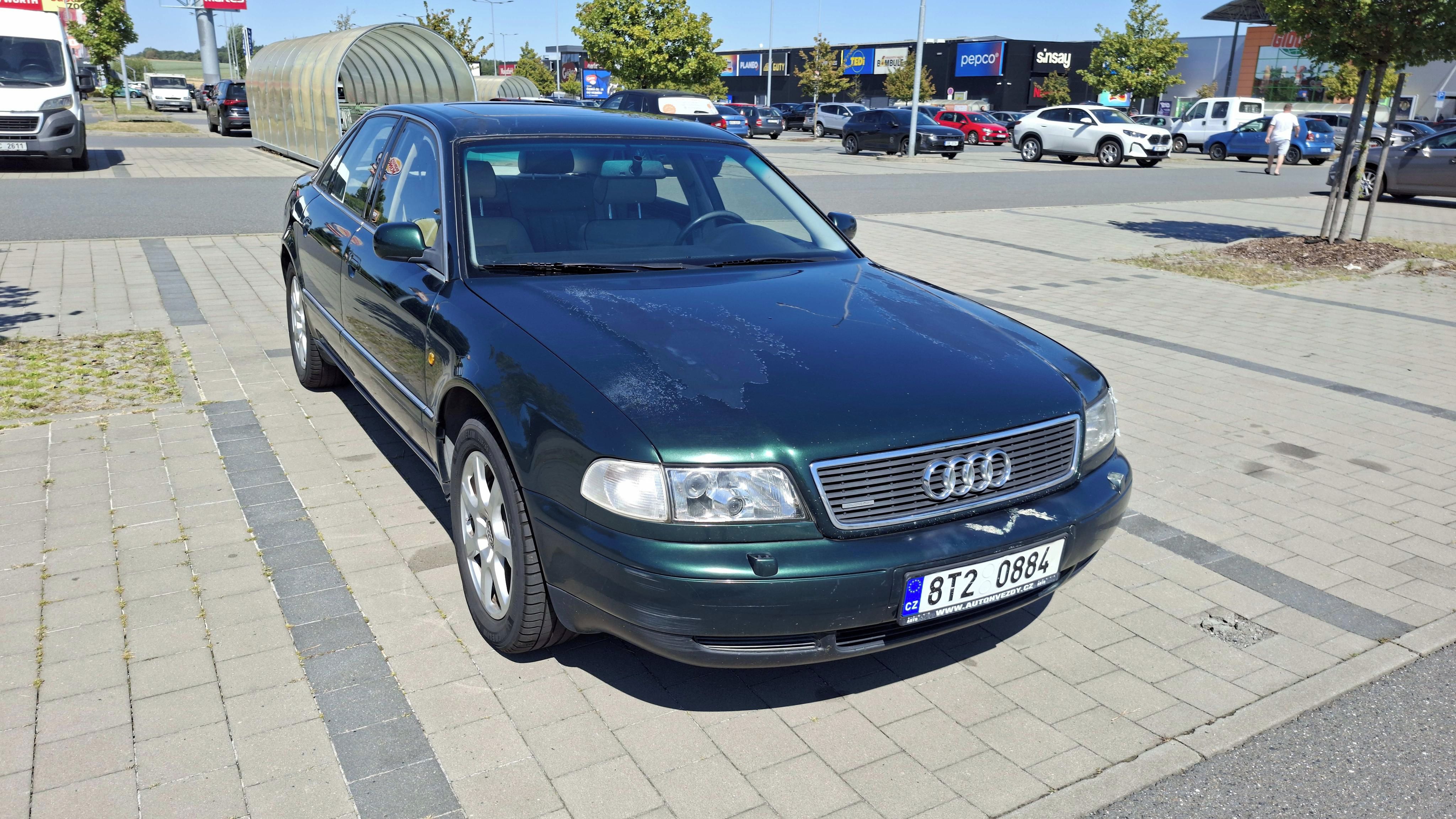 Audi A8, D2 4.2 220 kW, automat - fotka 4
