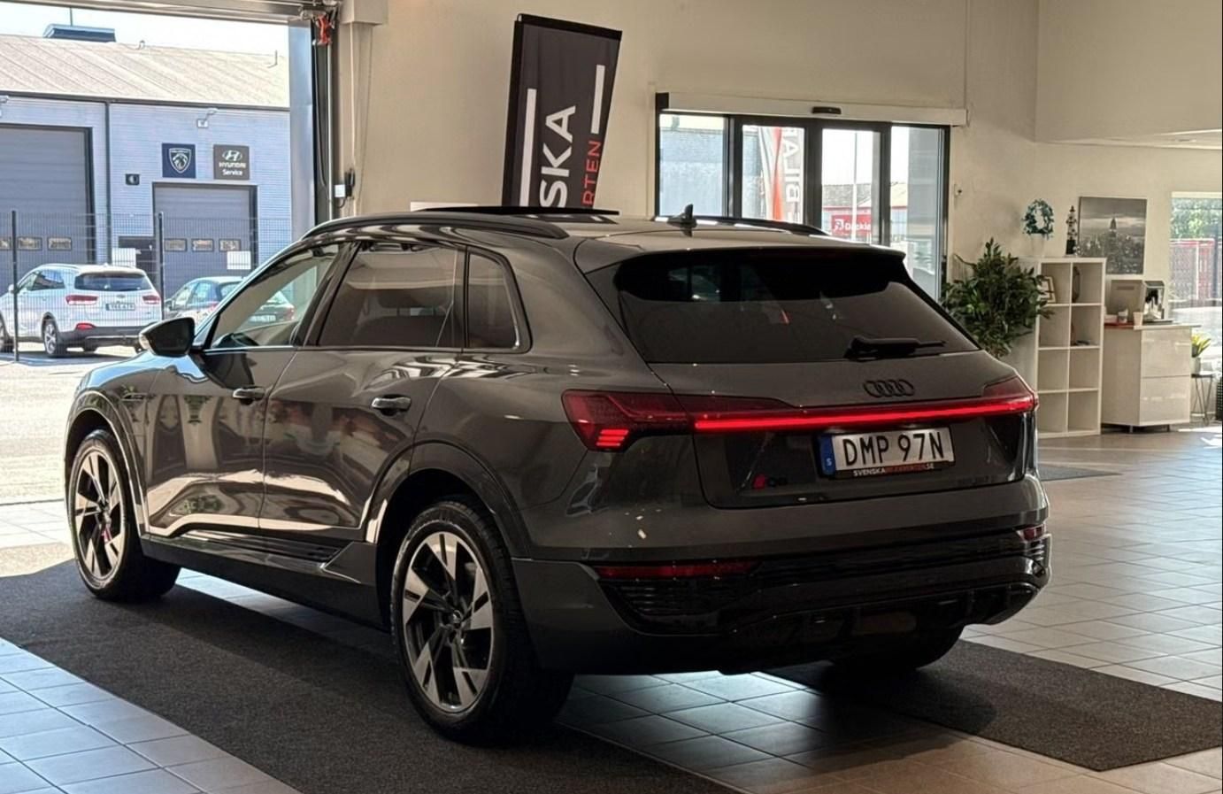 Audi Q8 e-tron, 55 Q SoH 97% 360k Pano Tažné - fotka 4
