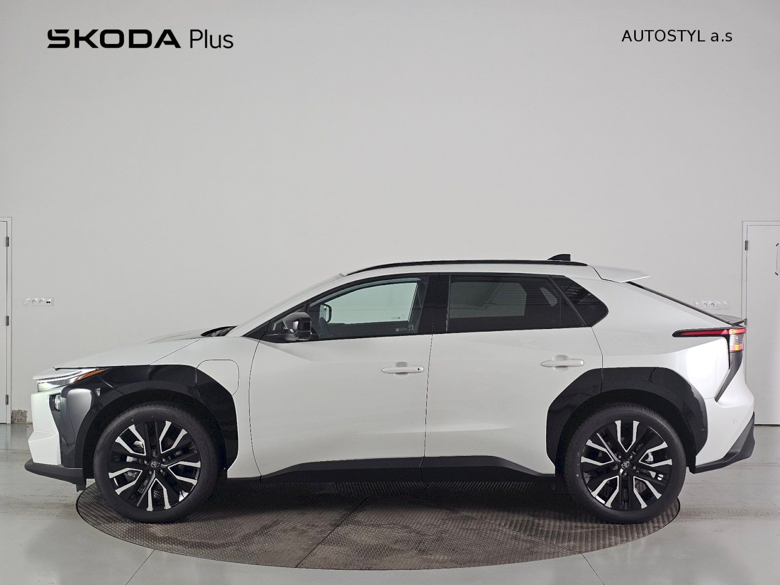 Toyota bZ4X, FACELIFT AWD 343k EXECUTIVE - fotka 3