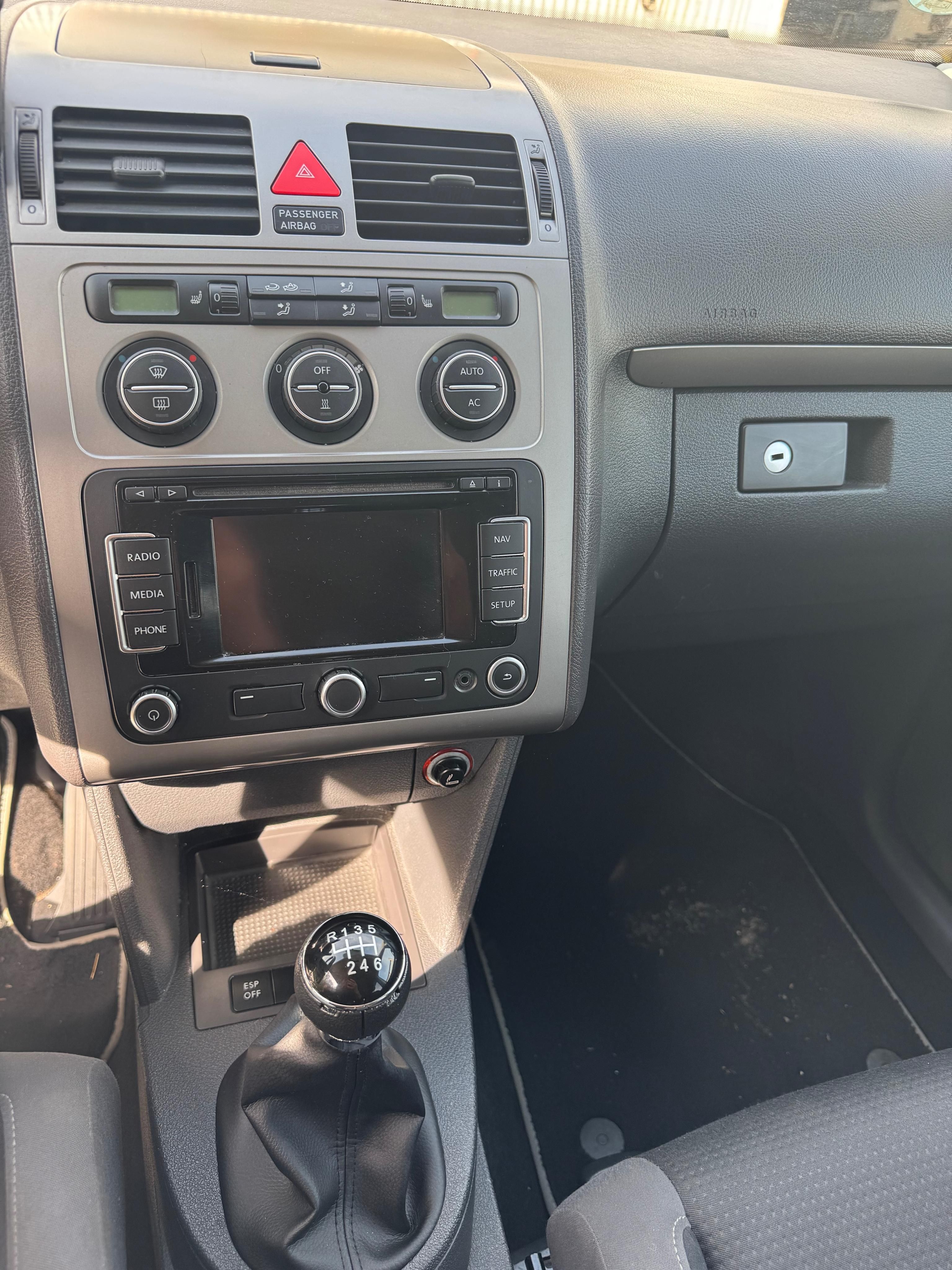 Volkswagen Touran - fotka 4