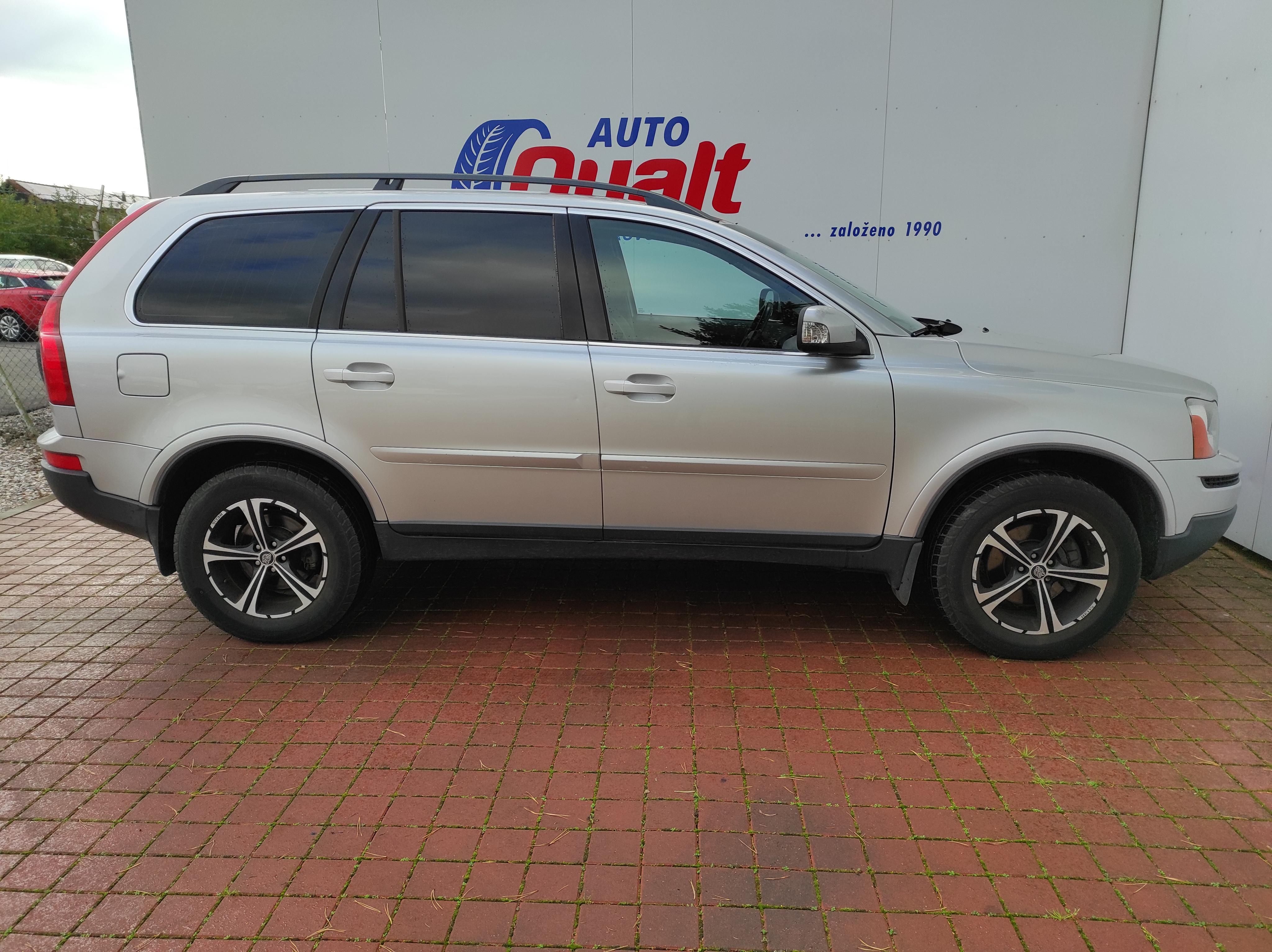 Volvo XC90, 2.4 D5 AWD, AUTOMAT, ZÁVĚS - fotka 4