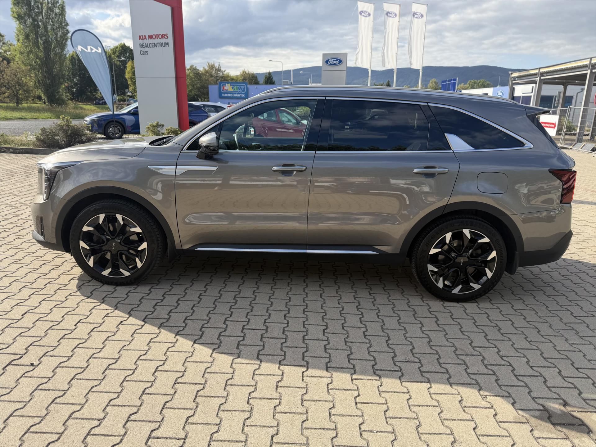 Kia Sorento, 2,2 CRDi 4x4 8AT TOP,PNS,Nappa - fotka 4