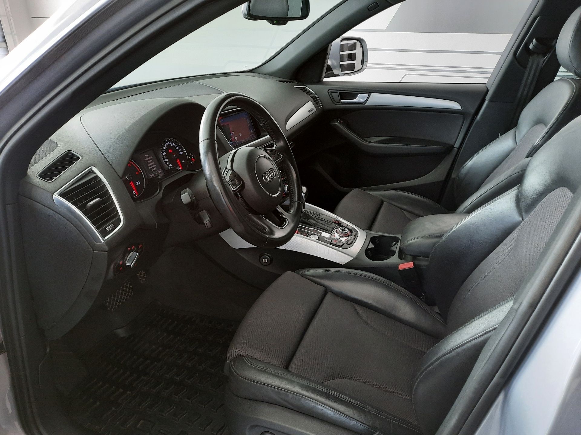 Audi Q5, 2.0 TDI quattro (140kW/190k) S - fotka 6