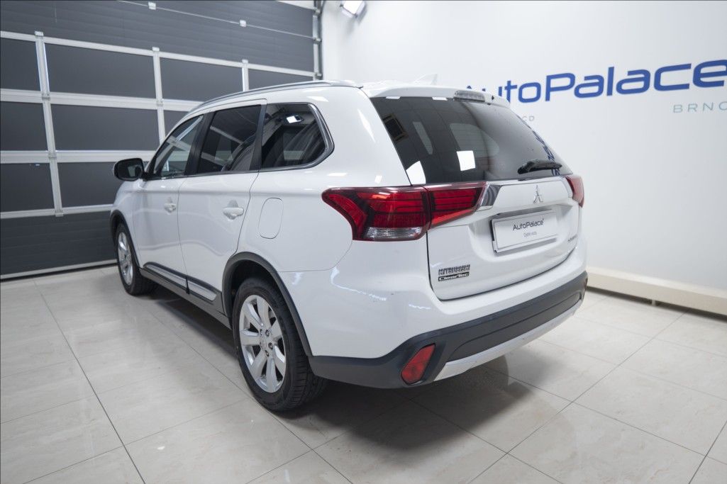 Mitsubishi Outlander, 2,0 MIVEC AWD AT INTENSE ČR - fotka 6