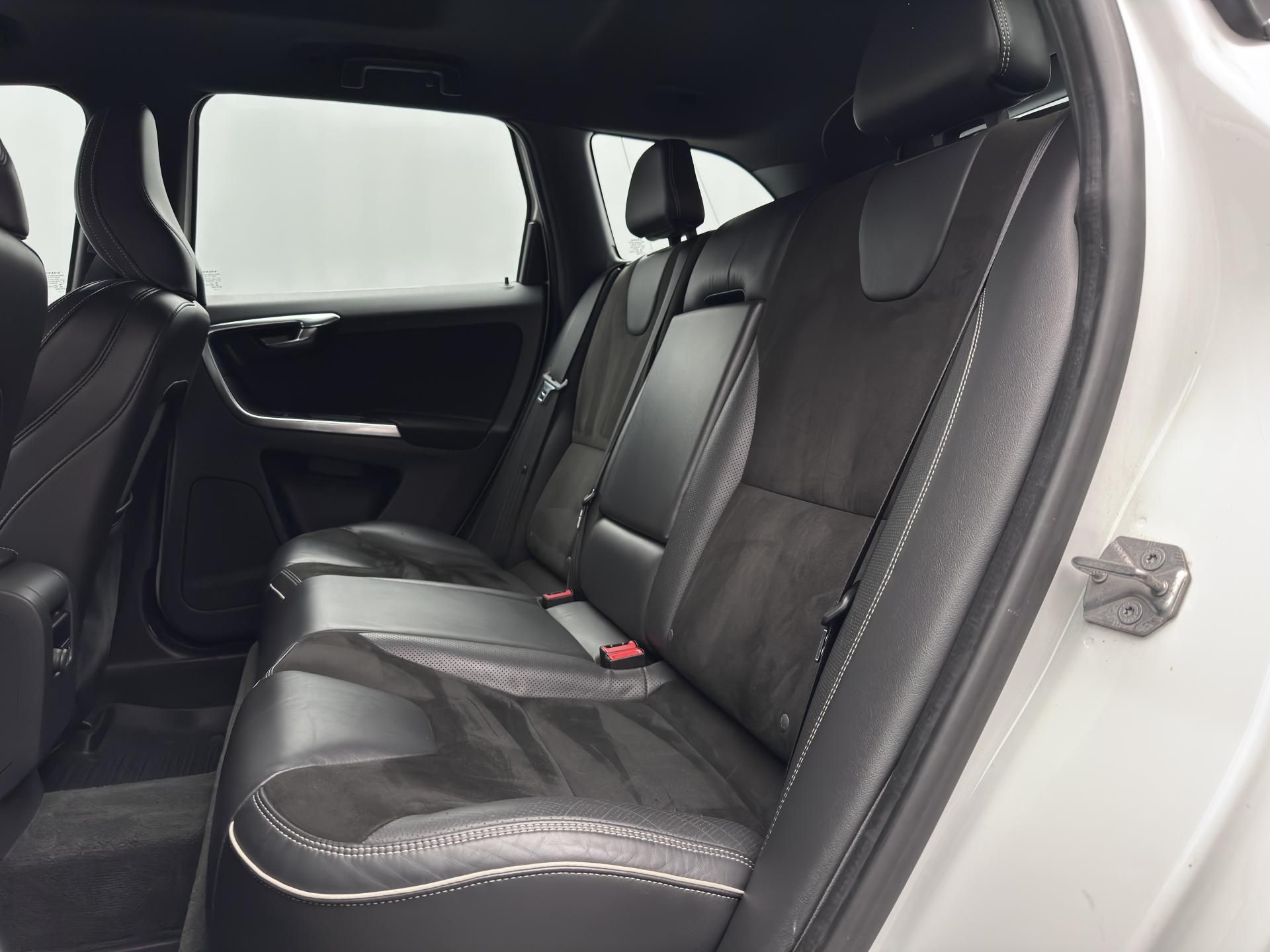 Volvo XC60, D4 R-DESIGN AUT - fotka 6