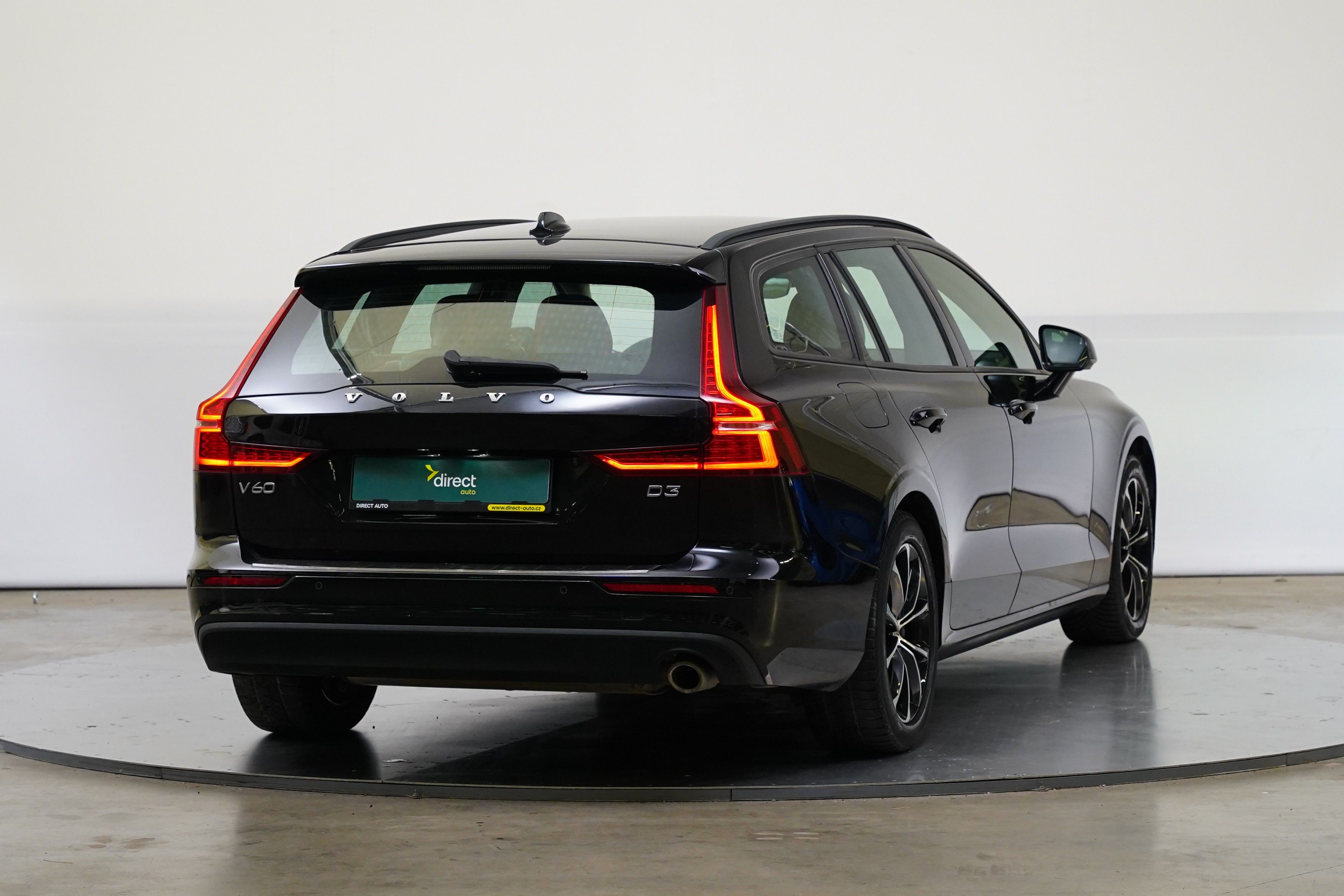 Volvo V60, 2.0 D3 110 kW Momentum - fotka 2