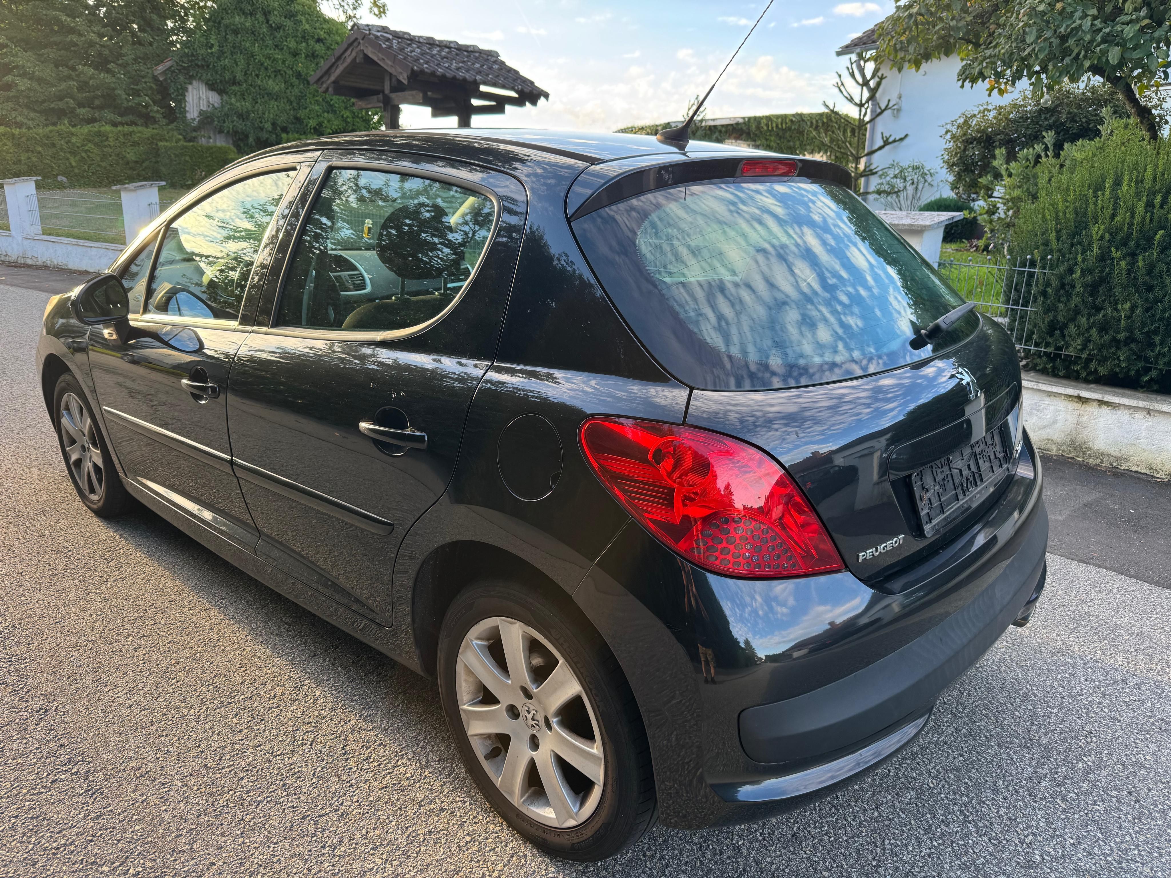 Peugeot 207, 1.6i, klima - fotka 4
