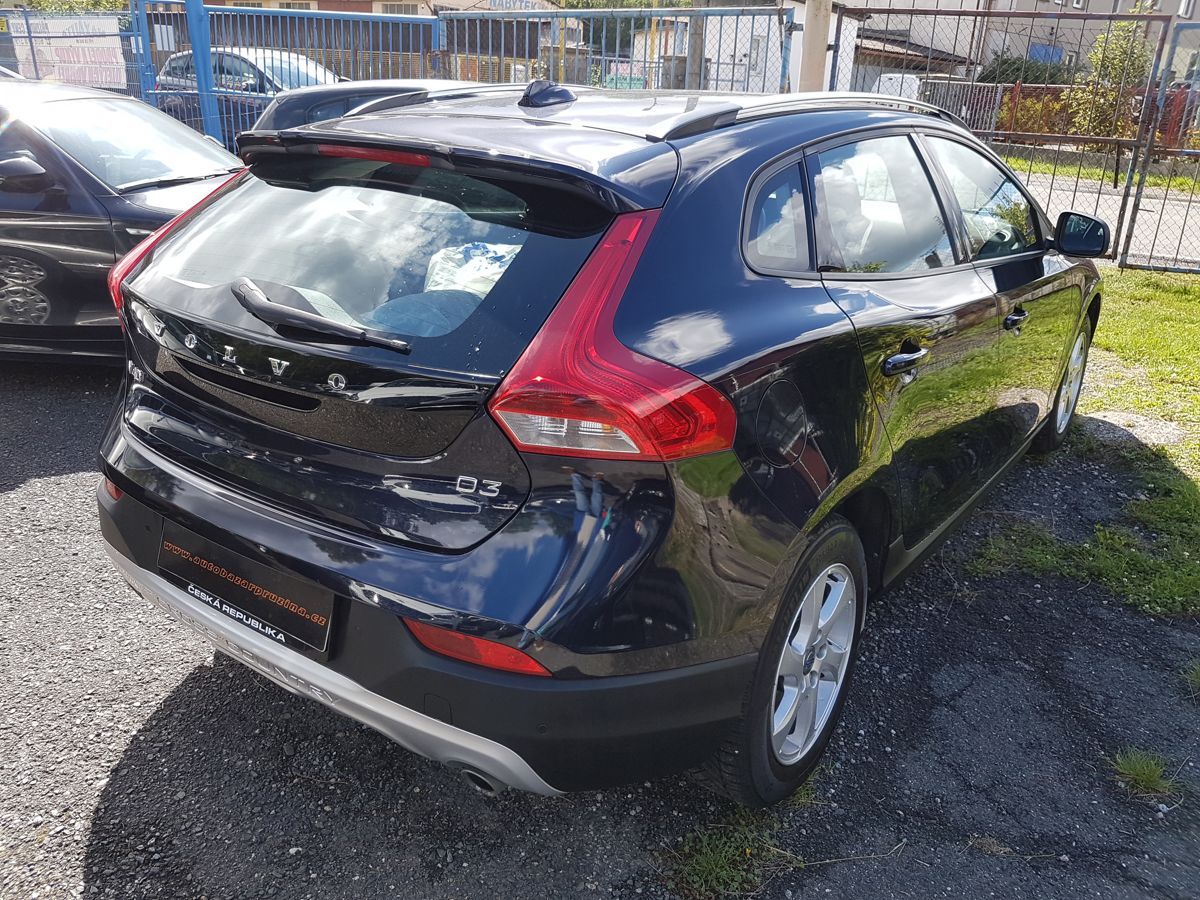 Volvo V40, D3 2.0D 110KW - fotka 6