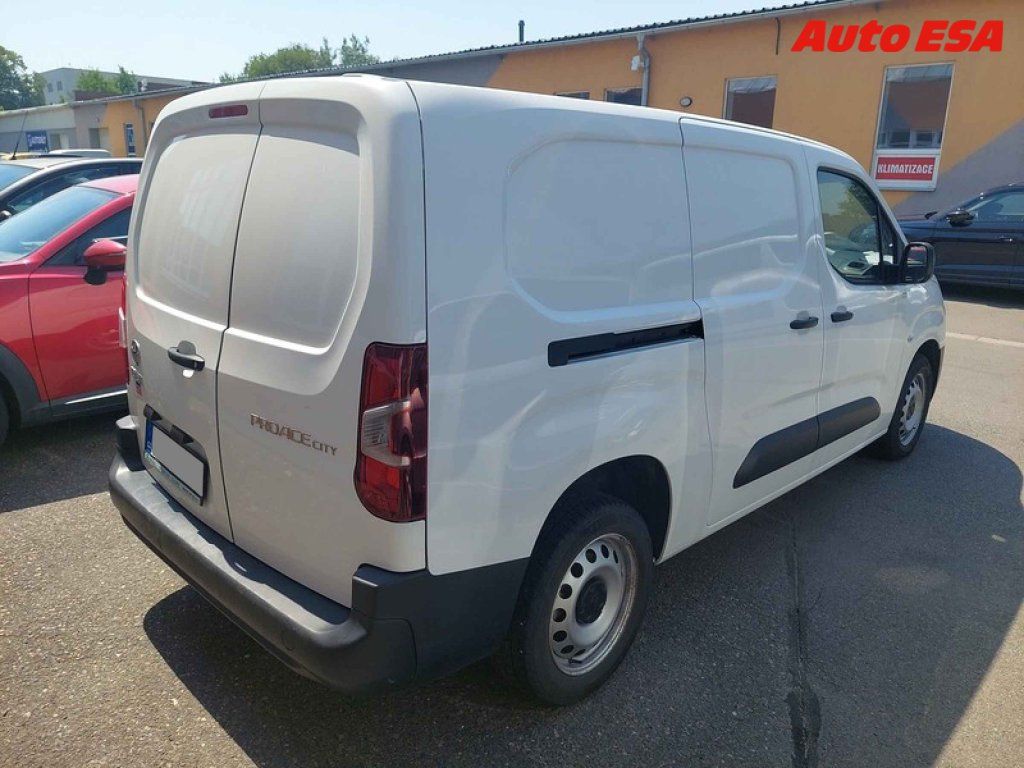 Toyota Proace City, 1.5D-4D MAXi,1.maj,ČR,AC - fotka 3