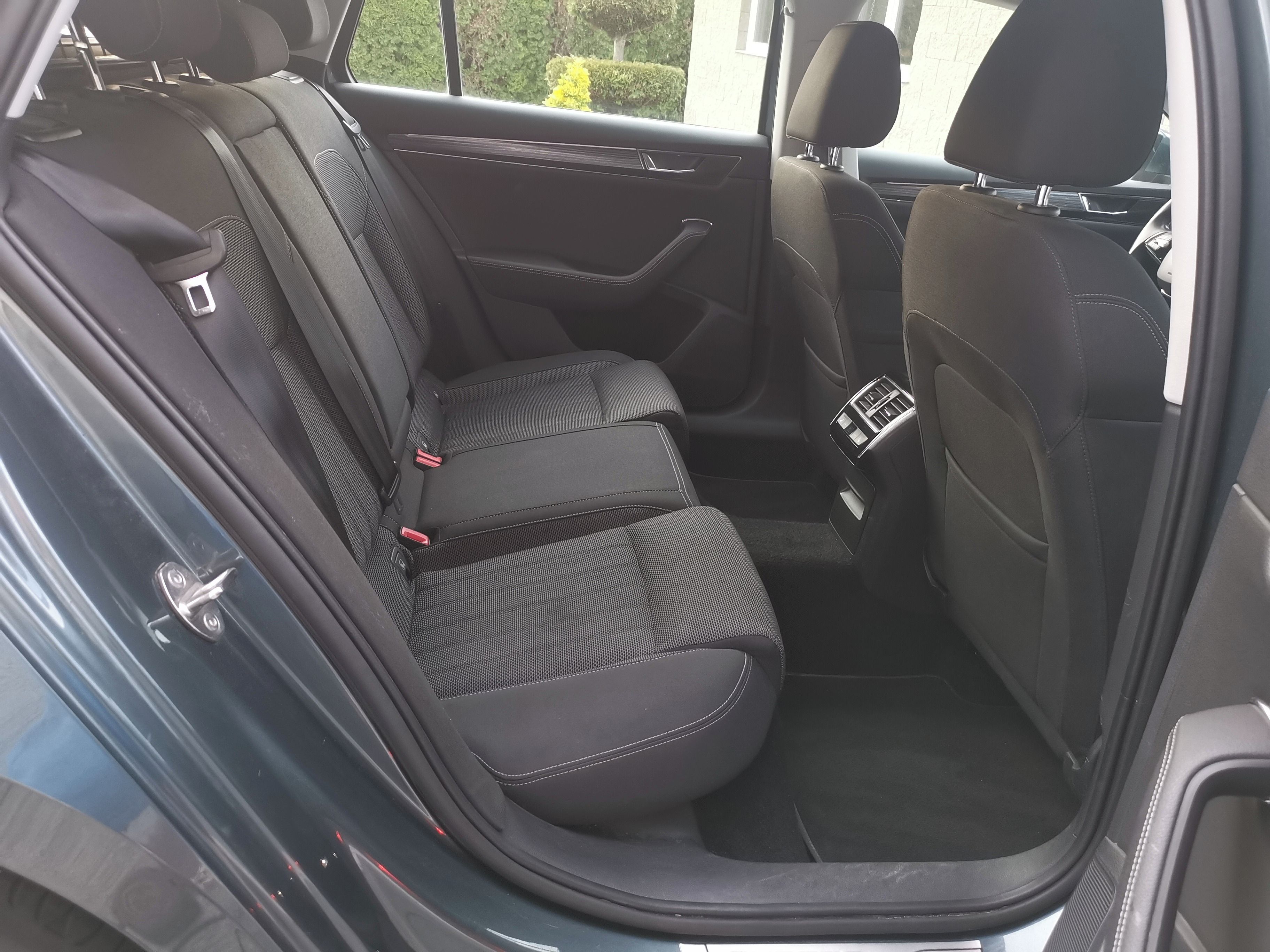 Škoda Superb, Škoda Superb iV Combi 1.4 TSI - fotka 6