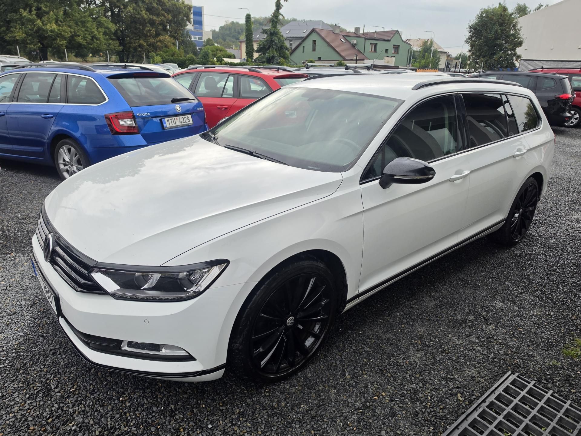 Volkswagen Passat, 2.0 TDI DSG Night Paket - fotka 2