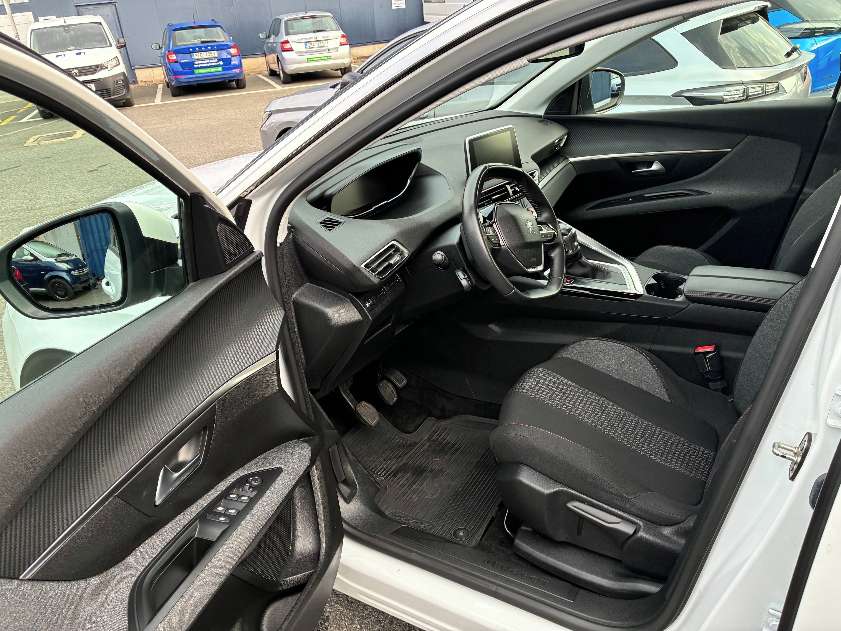 Peugeot 5008, 1,2 PureTech active130k 7míst - fotka 6