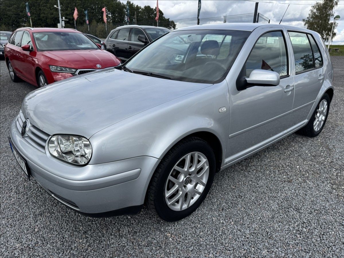 Volkswagen Golf, 1,6   i 77KW - fotka 3