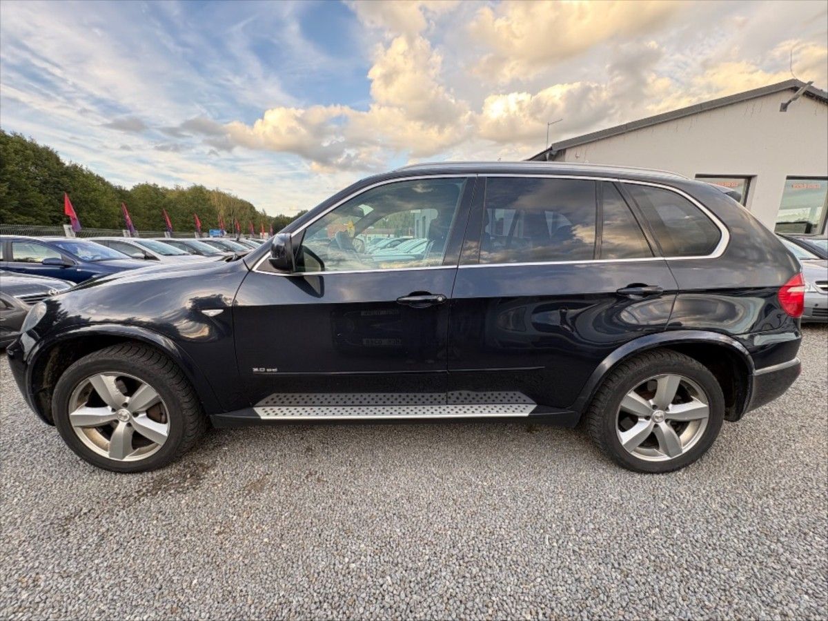 BMW X5, 3,0 SD  4X4  7 MÍST - fotka 5