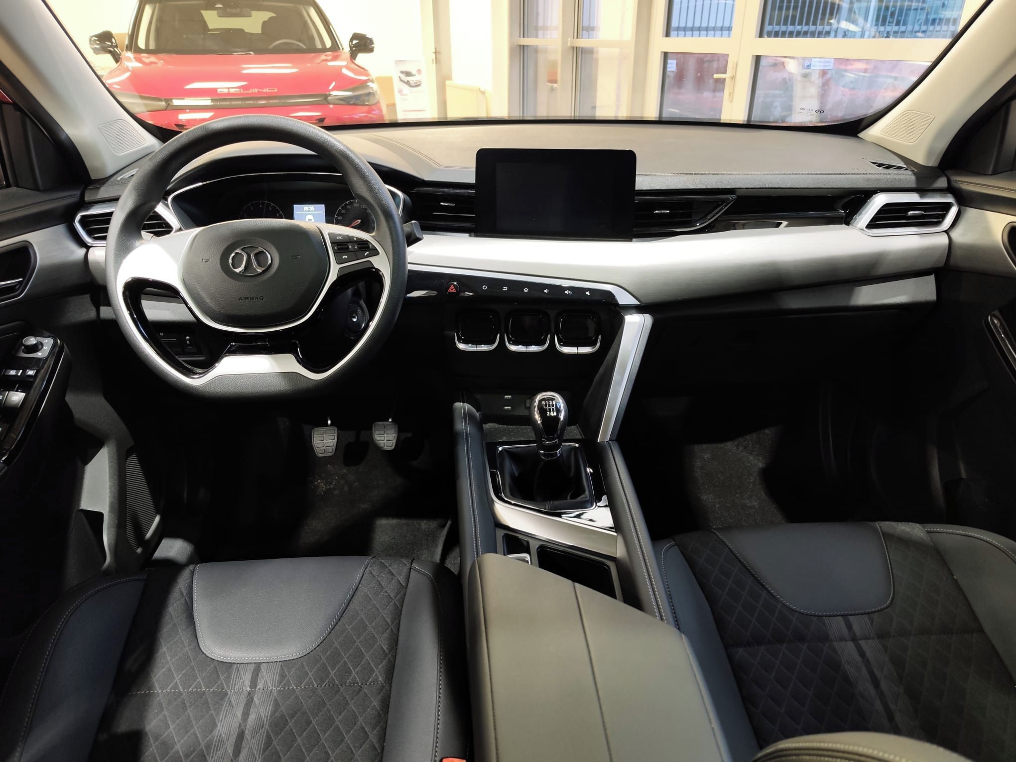 BAIC X35, 1.5T 100kW 6MT All in - fotka 5
