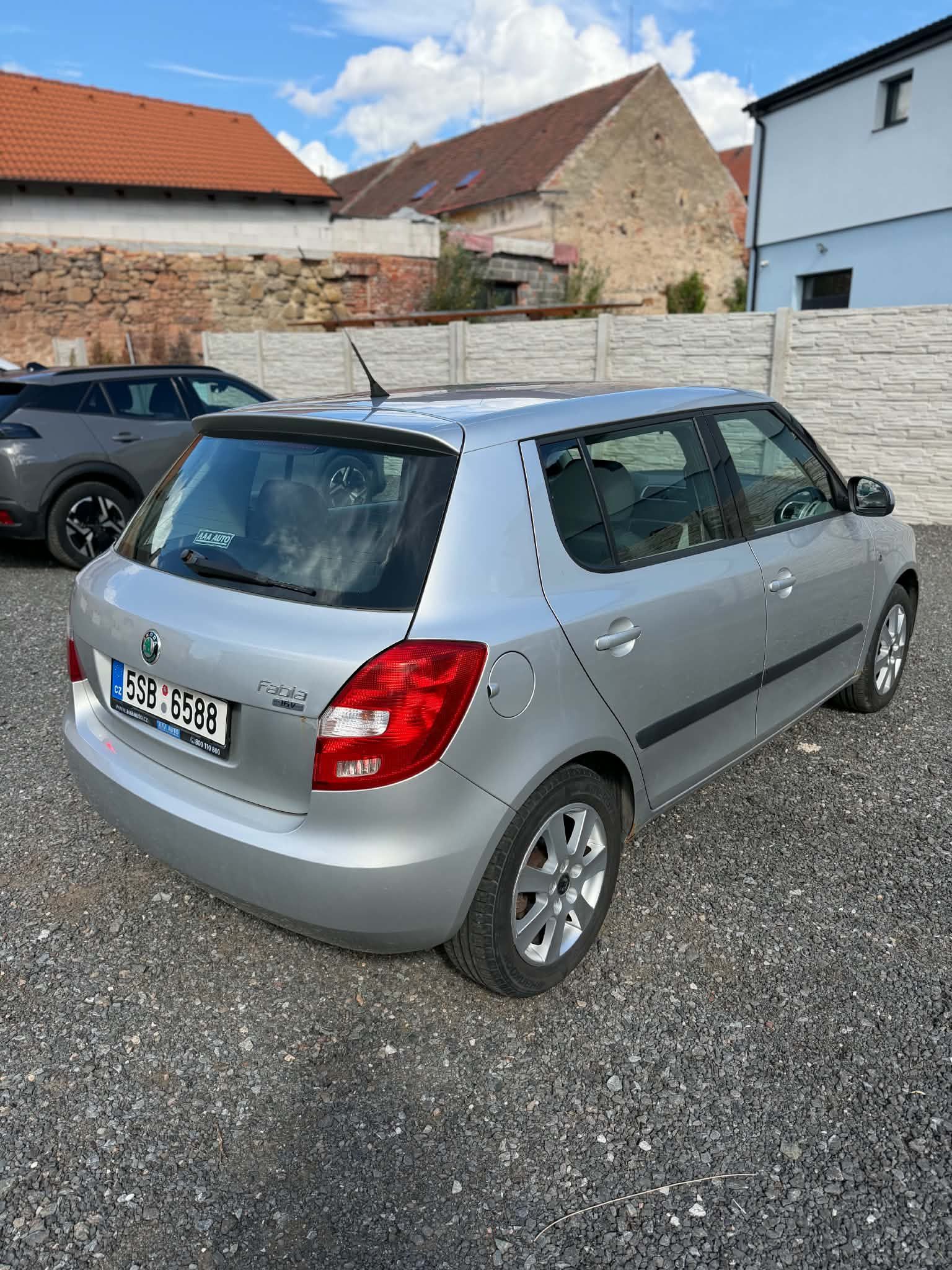 Škoda Fabia, Škoda Fabia II 1.4 16V 63 kW - fotka 4