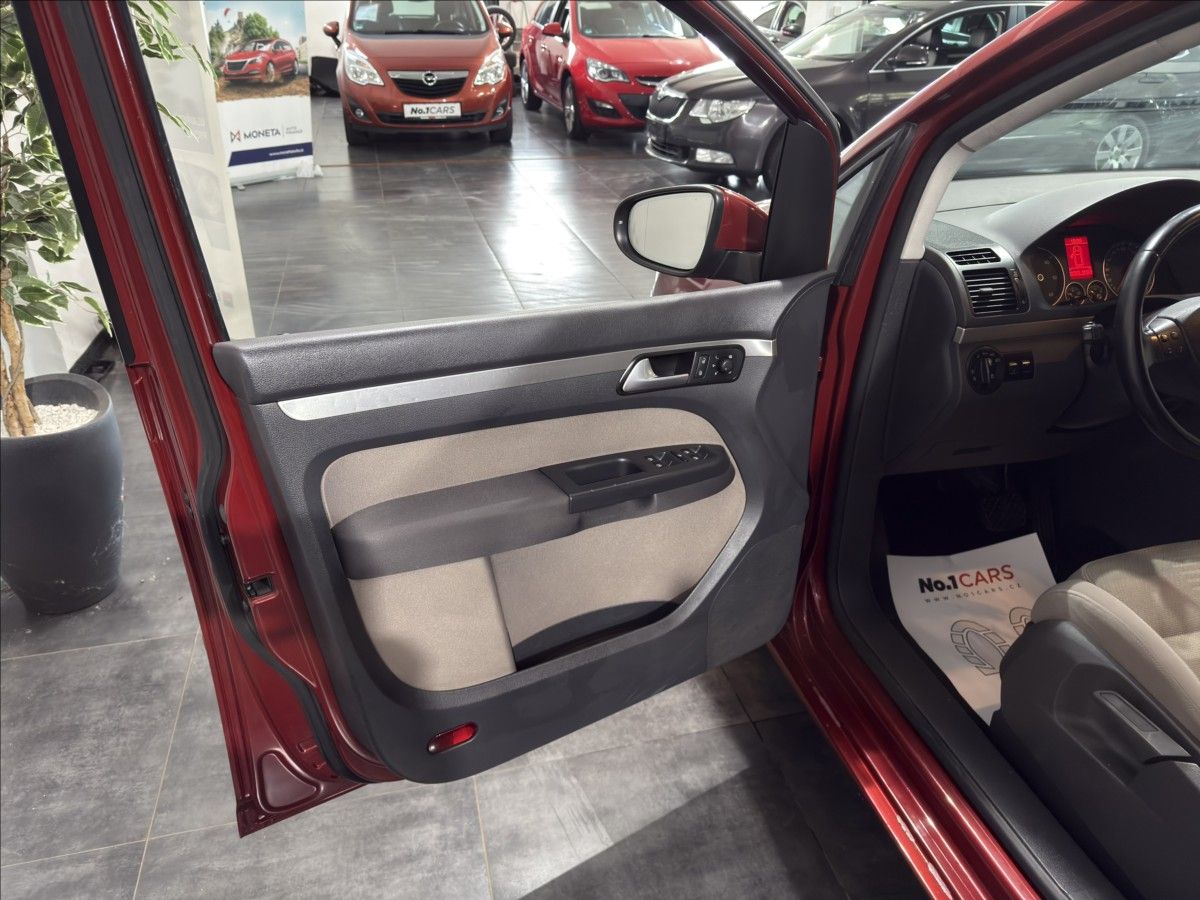 Volkswagen Touran, 2,0   TDI DSG 103KW HIGHLINE - fotka 6