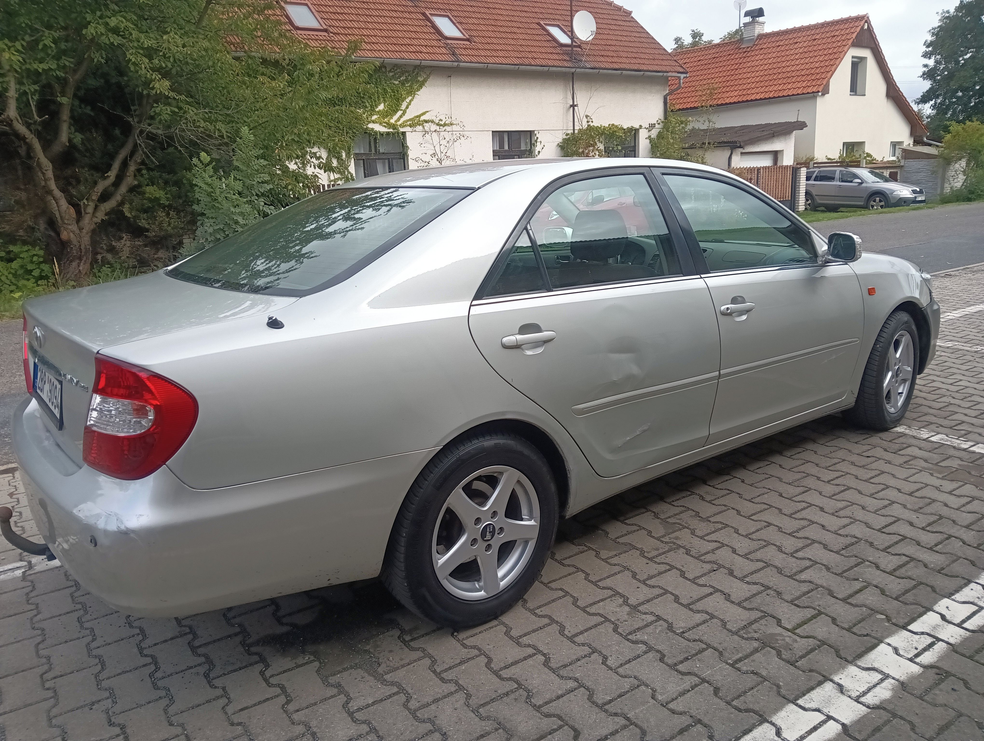 Toyota Camry, 2.4  112 kW - fotka 3
