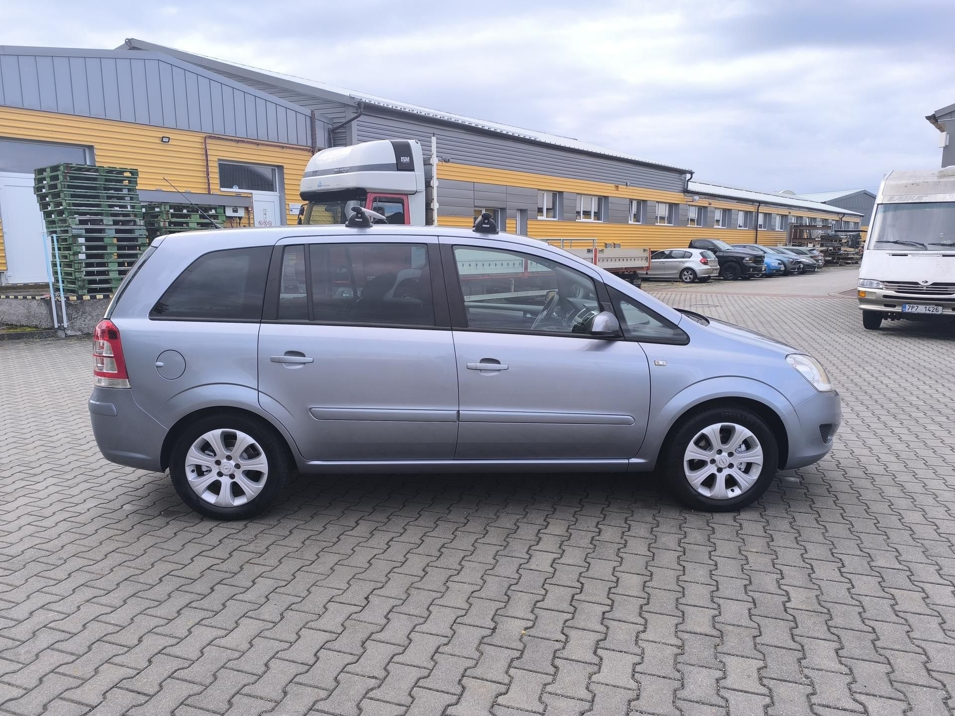 Opel Zafira, 1.8  7MÍST,DOLOŽENÉ KM,SERVIS - fotka 6