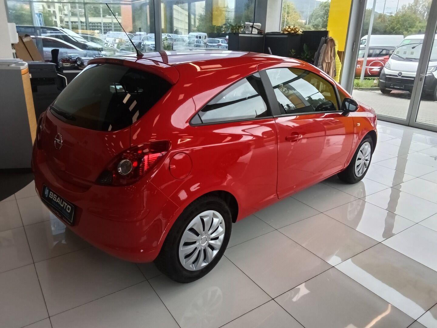 Opel Corsa, 1.2i 63KW AUT 2011 - fotka 3