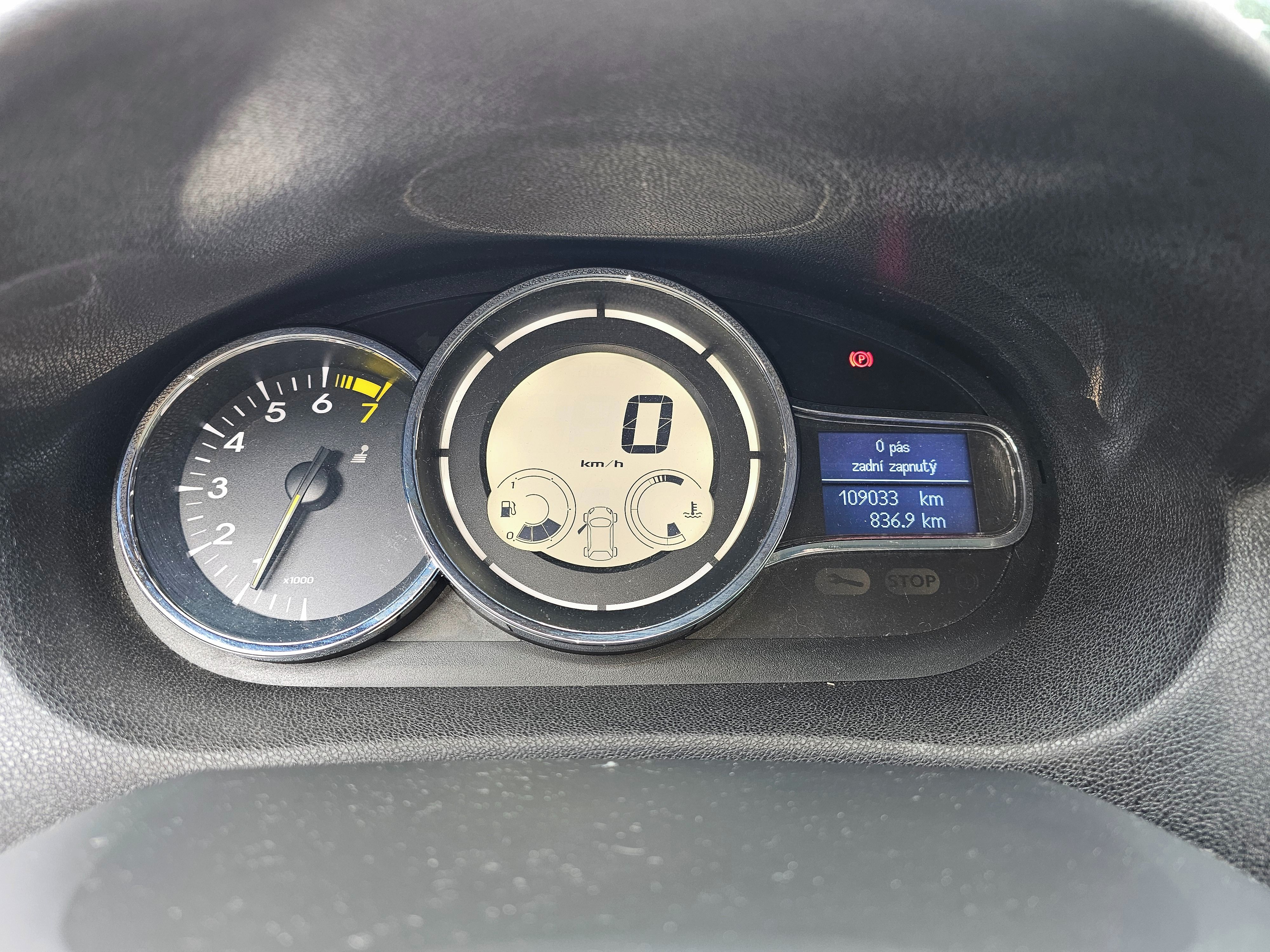 Renault Mégane, 1,6- 16V 81kw dvouzón.klima - fotka 4