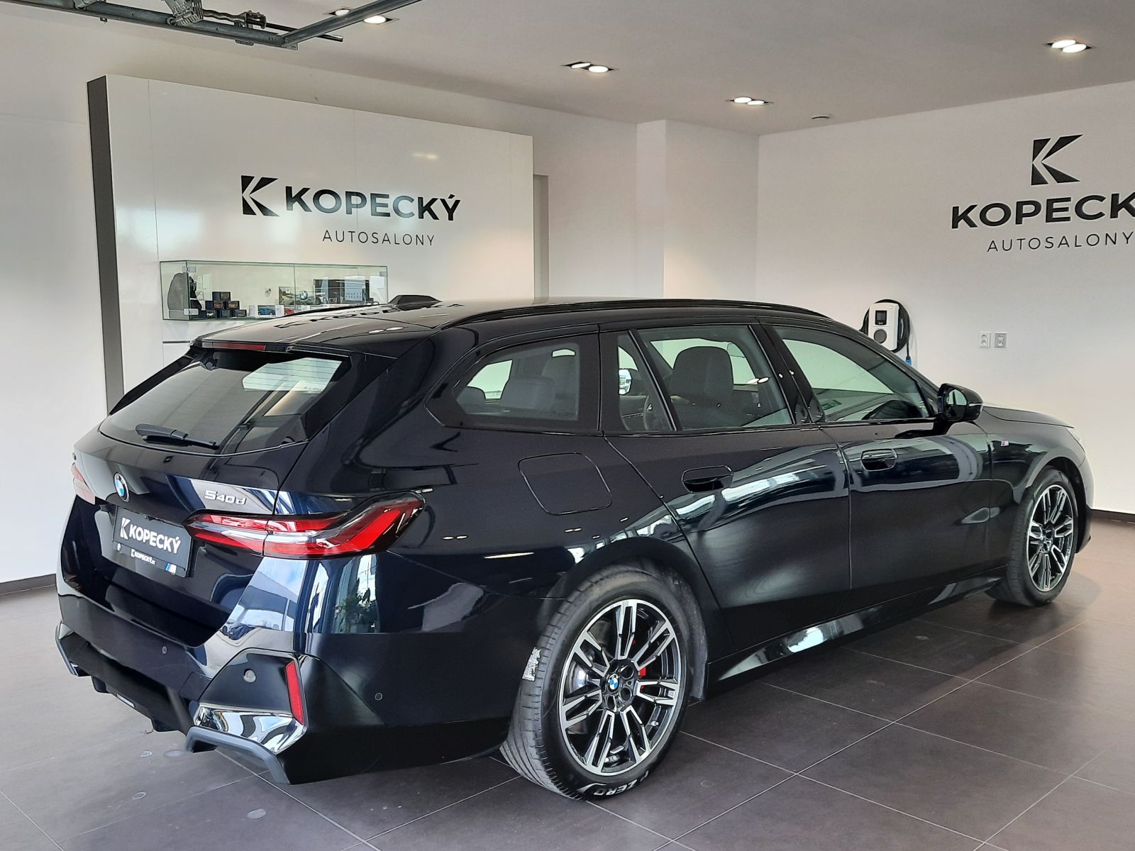 BMW Řada 5, 540d xDrive Touring M Sport - fotka 6
