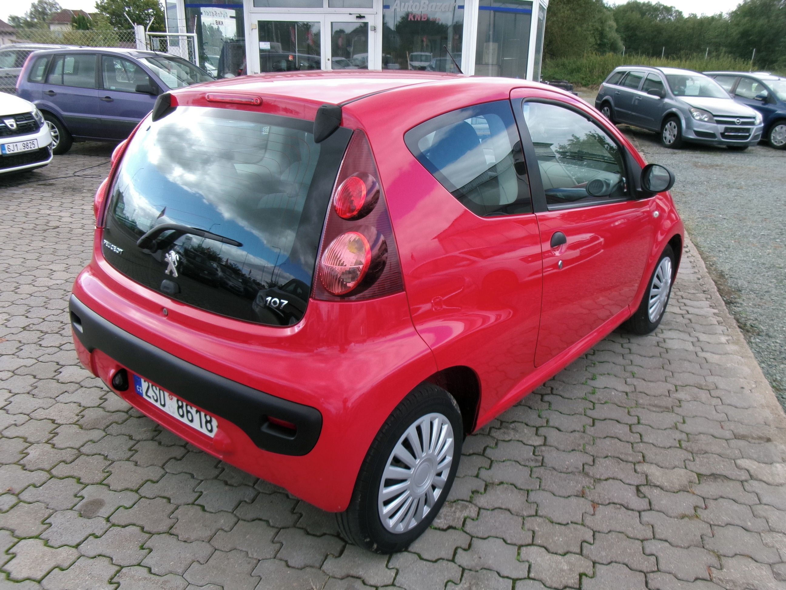 Peugeot 107, 1.1i 55ke,CZ,2x kola - fotka 6
